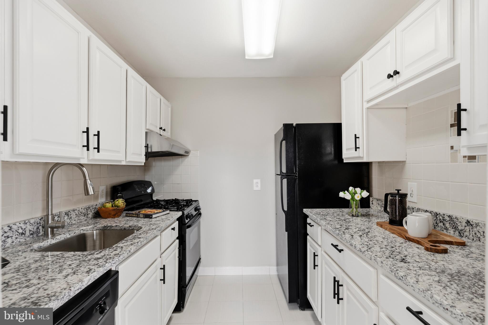 YORKTOWNE SQUARE - Residential