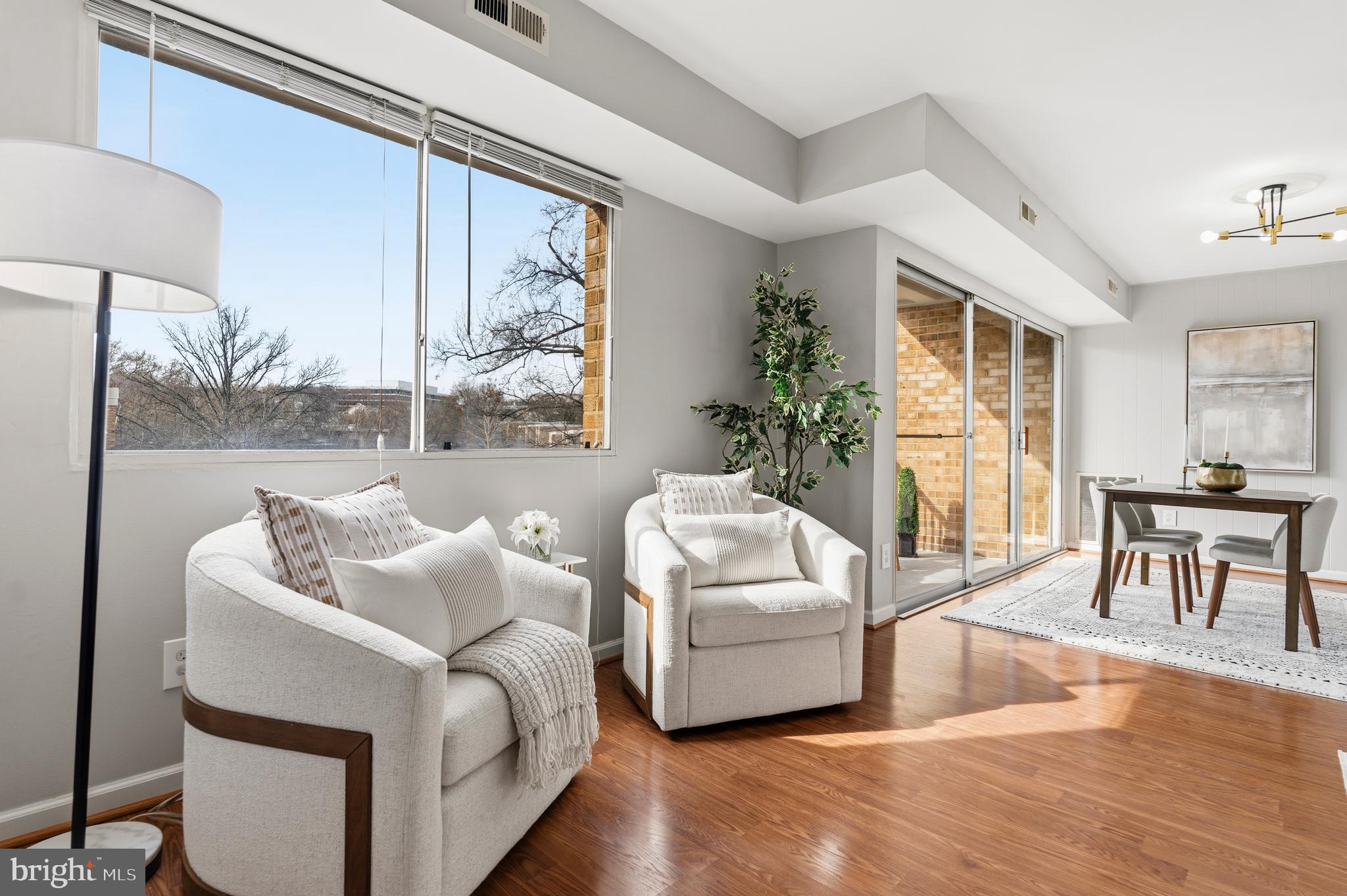 YORKTOWNE SQUARE - Residential