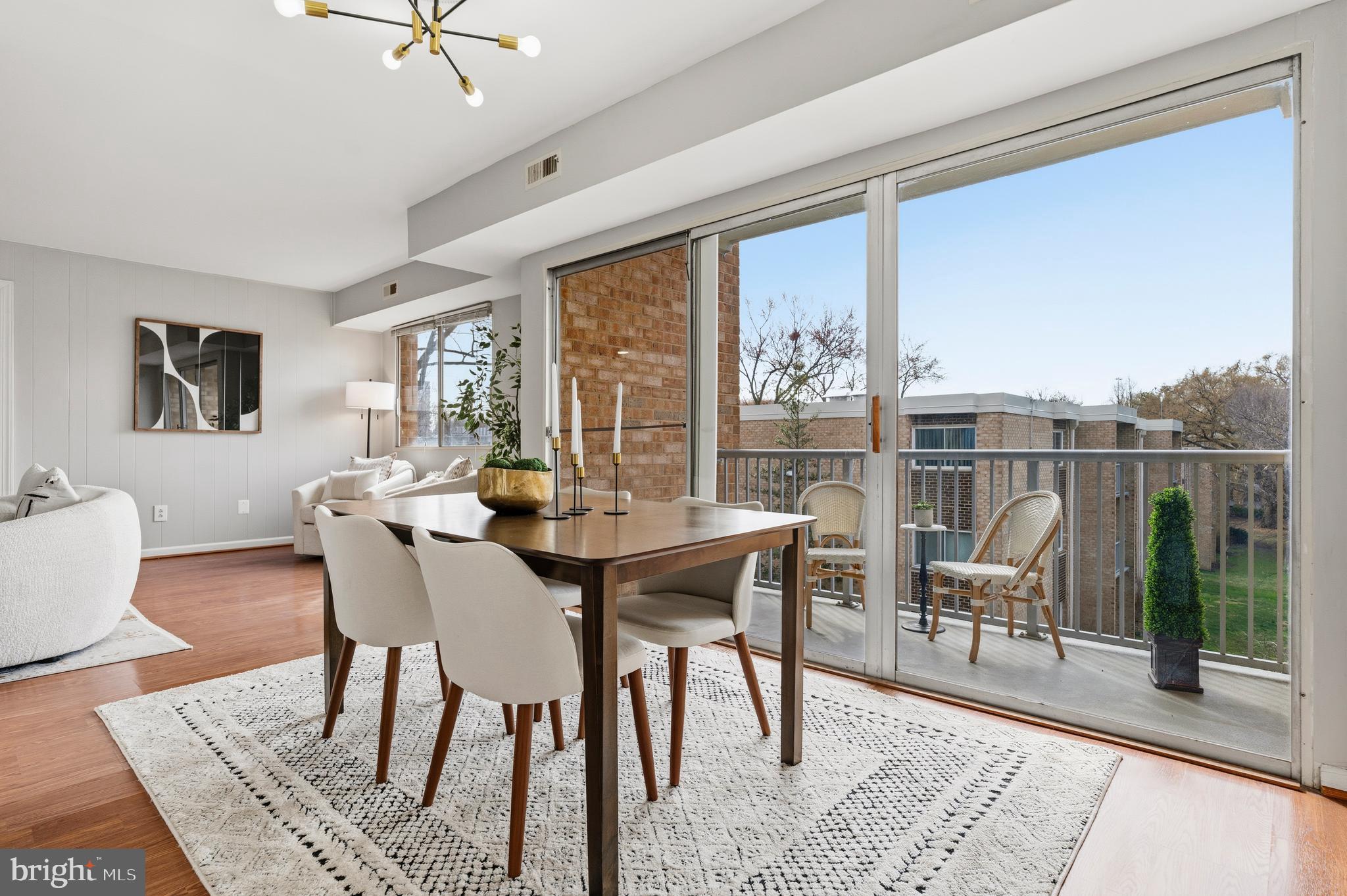 YORKTOWNE SQUARE - Residential