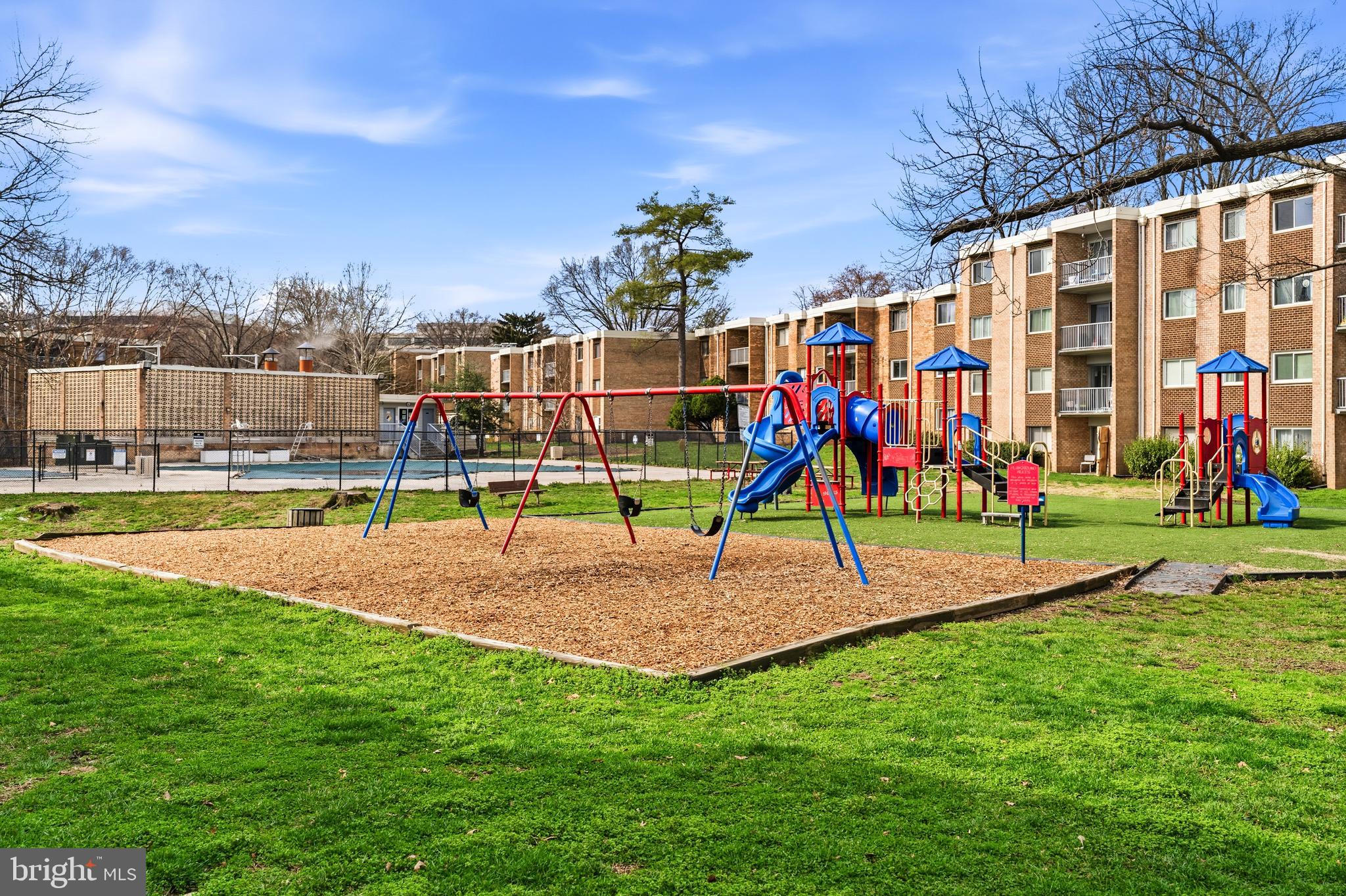 YORKTOWNE SQUARE - Residential