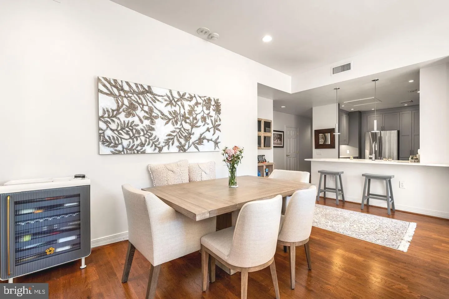 Philadelphia, Pennsylvania 19103, United States, 2 Bedrooms Bedrooms, ,2 BathroomsBathrooms,Residential,Active,200615