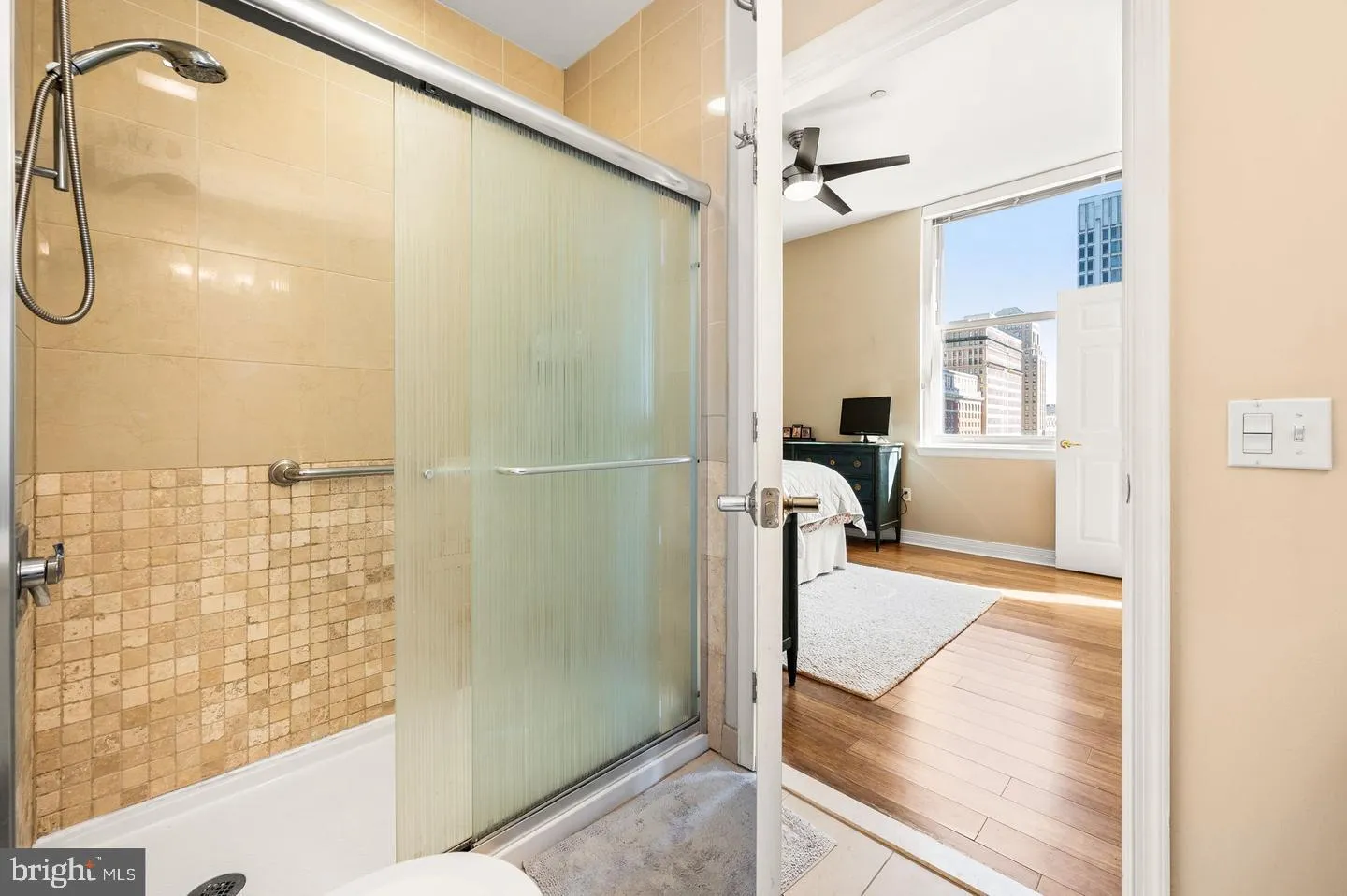 Philadelphia, Pennsylvania 19103, United States, 2 Bedrooms Bedrooms, ,2 BathroomsBathrooms,Residential,Active,200615