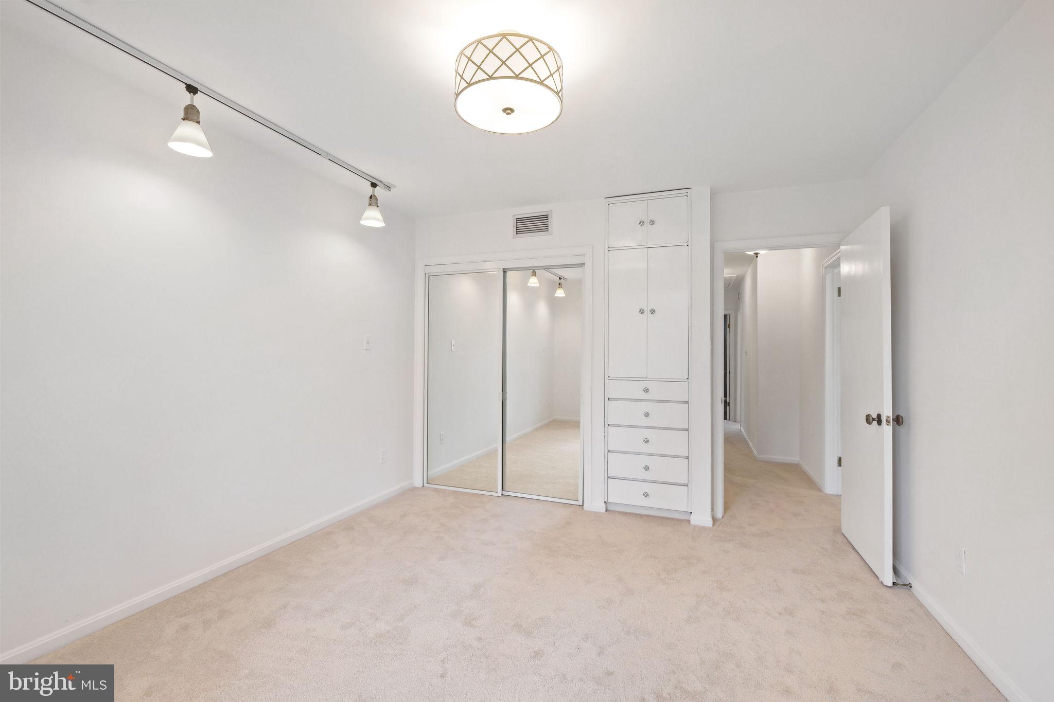 KENWOOD PARK - Residential