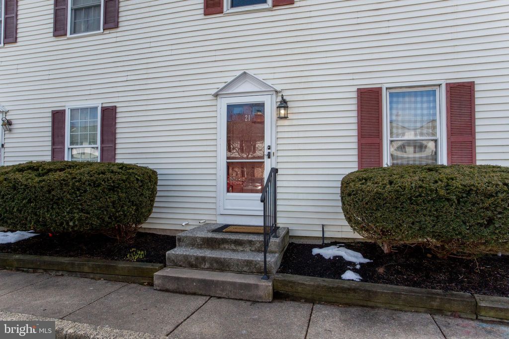 Photo of 21 Washington Square, DOYLESTOWN, PA 18901 (MLS # PABU2113906)