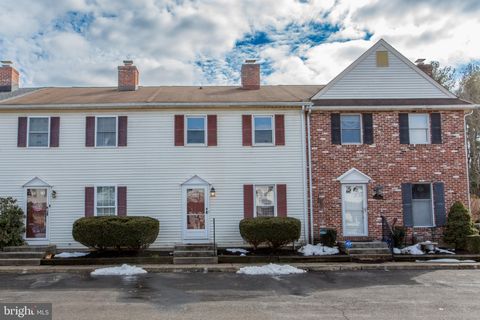 Townhouse For Sale - 21 Washington Square<br/> DOYLESTOWN, PA 18901