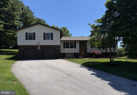 Homes For Sale - 4200 Wolf Court<br/> HAMPSTEAD, MD 21074