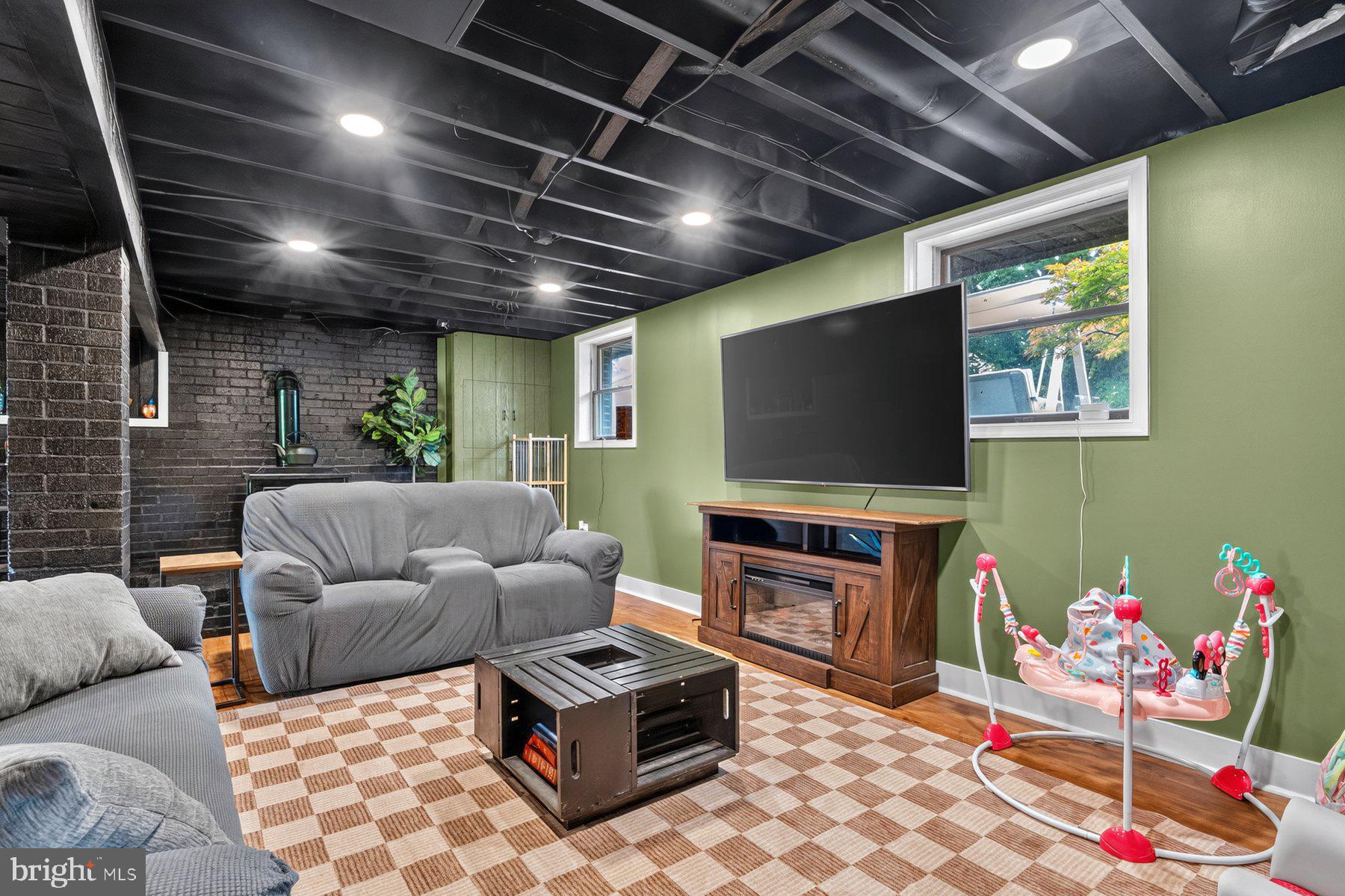 4200 WOLF COURT