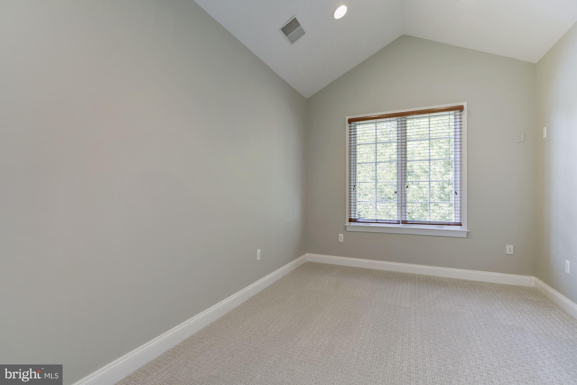 BRADLEY HILLS GROVE - Residential