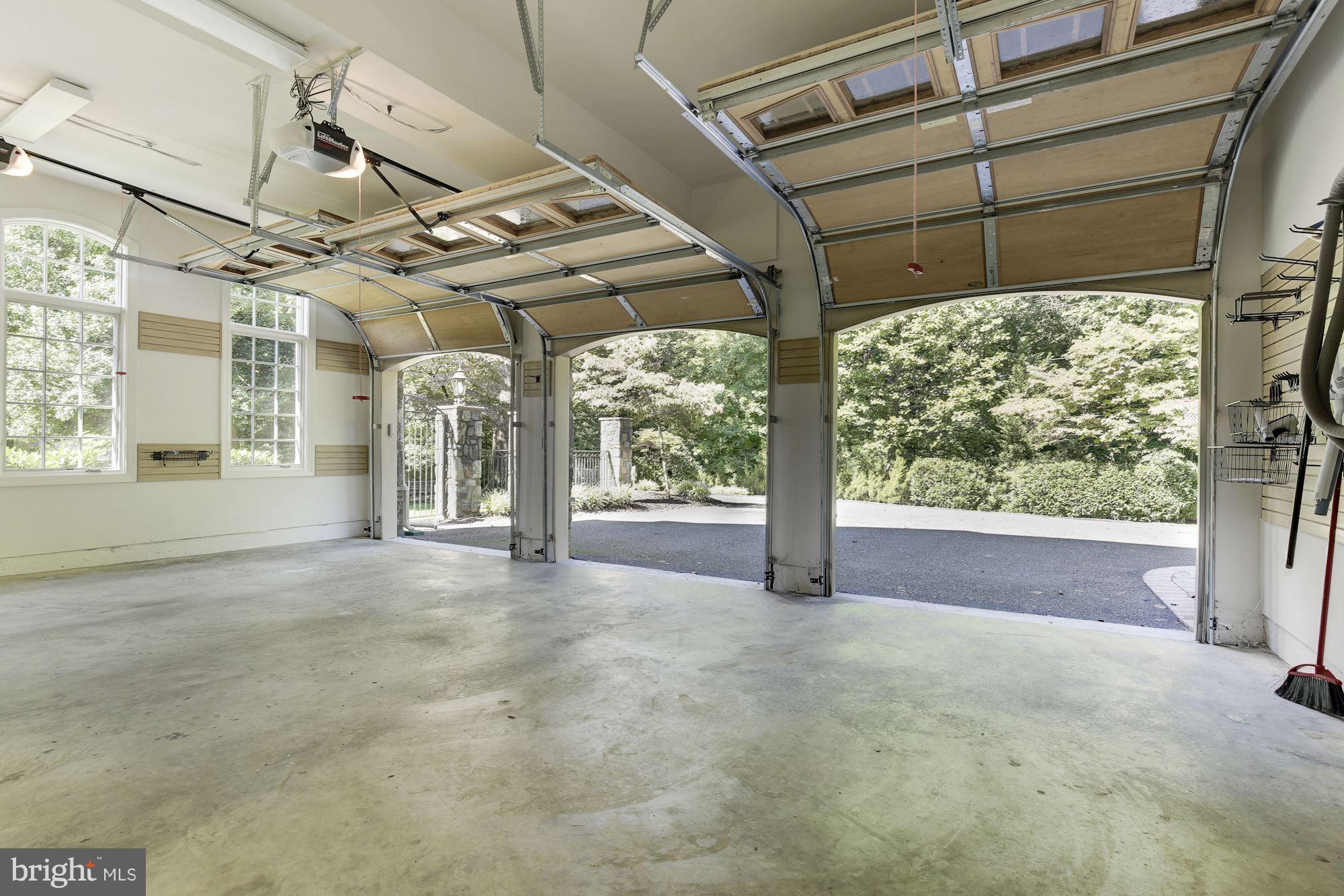 BRADLEY HILLS GROVE - Residential