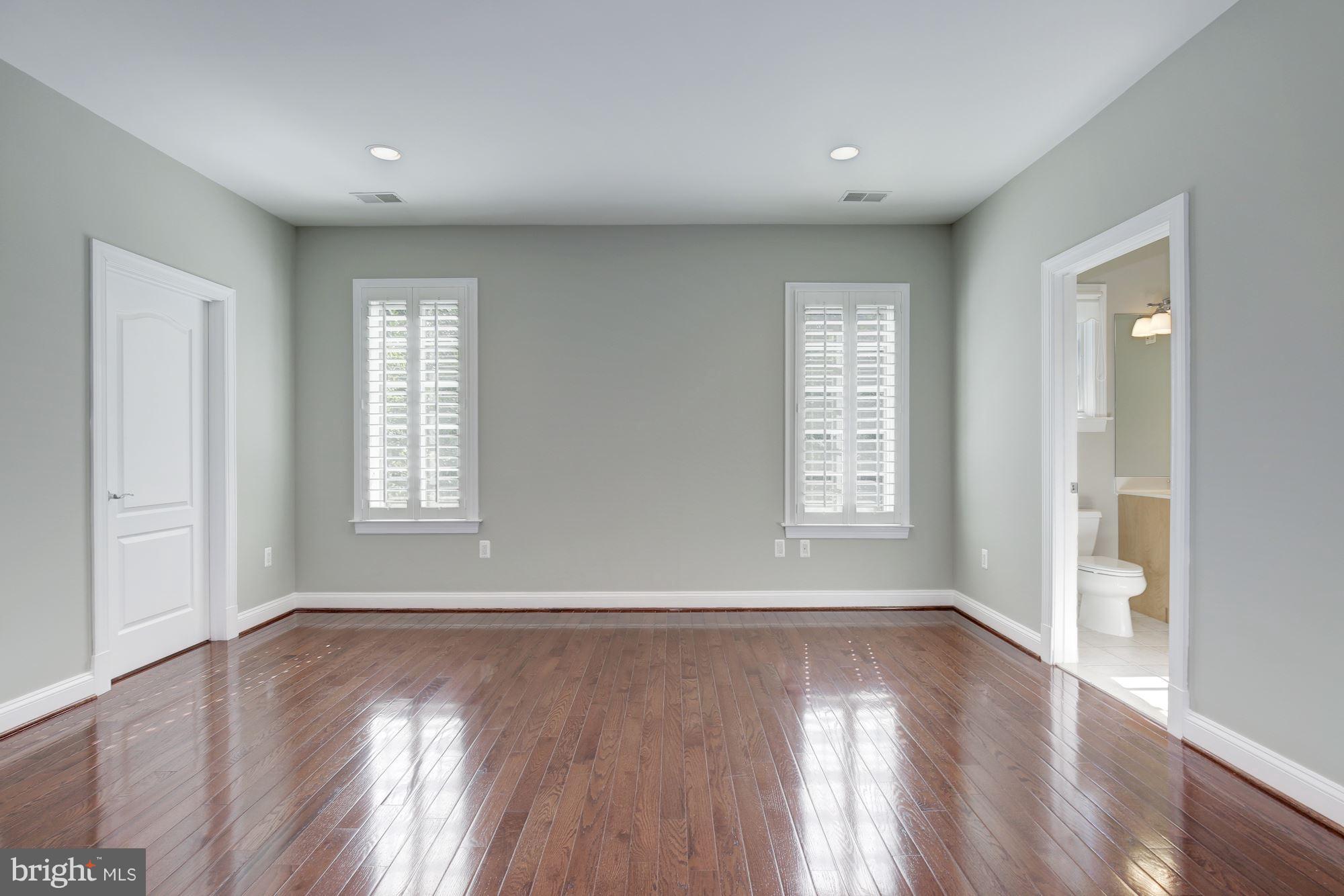 BRADLEY HILLS GROVE - Residential