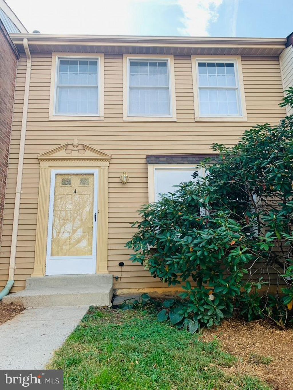 Photo of 4 Mountain Laurel Court, GAITHERSBURG, MD 20879 (MLS # MDMC2203680)