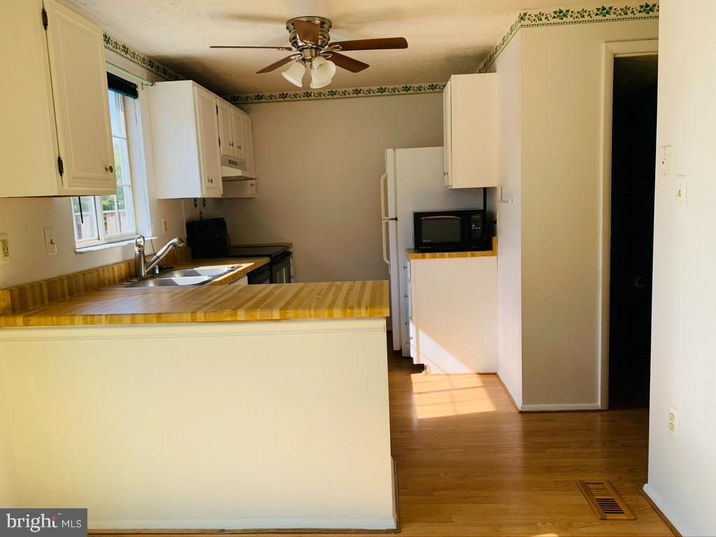 Photo of 4 Mountain Laurel Court, GAITHERSBURG, MD 20879 (MLS # MDMC2203680)