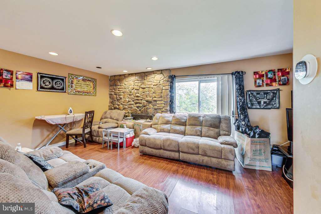 WOODSTREAM EAST PLAT EIG - Residential