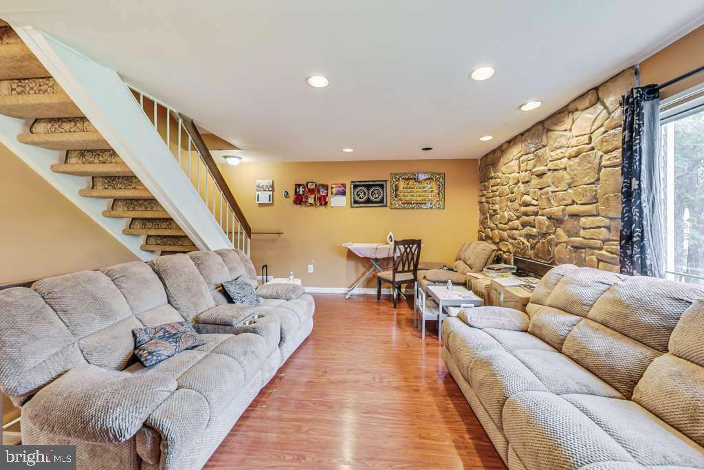 WOODSTREAM EAST PLAT EIG - Residential