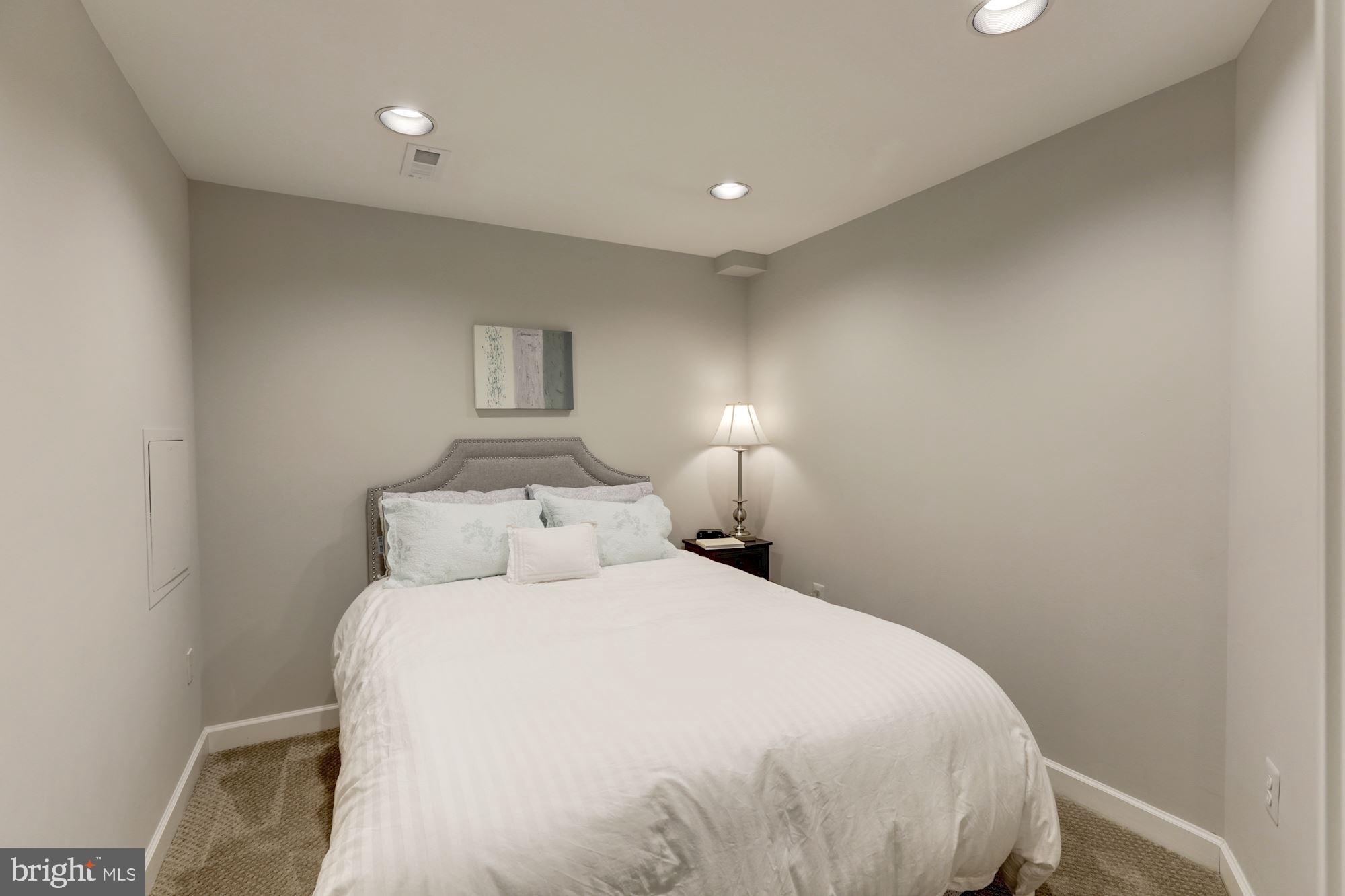 CHESTERBROOK WOODS - Residential