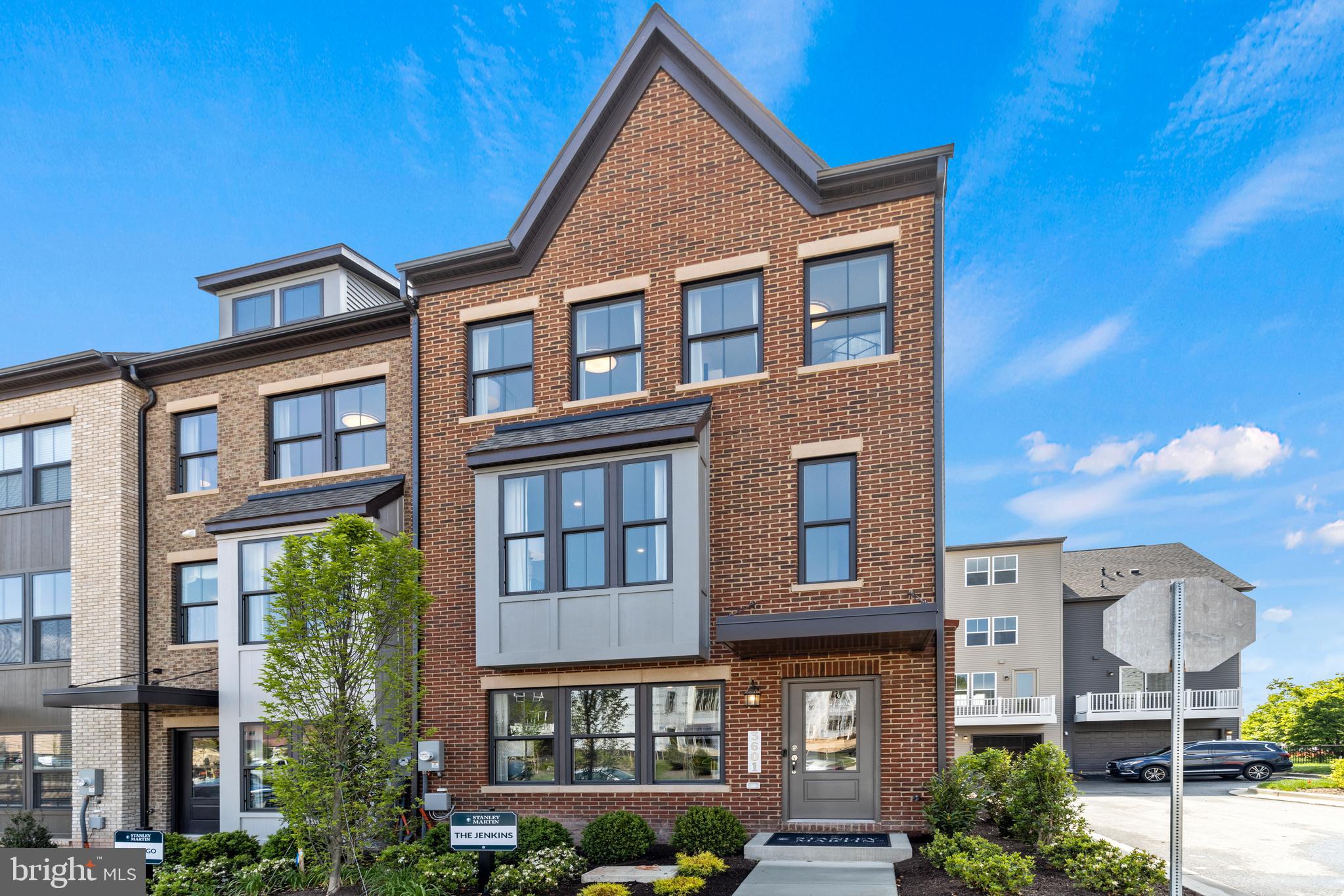 GATEWAY WEST - Residential