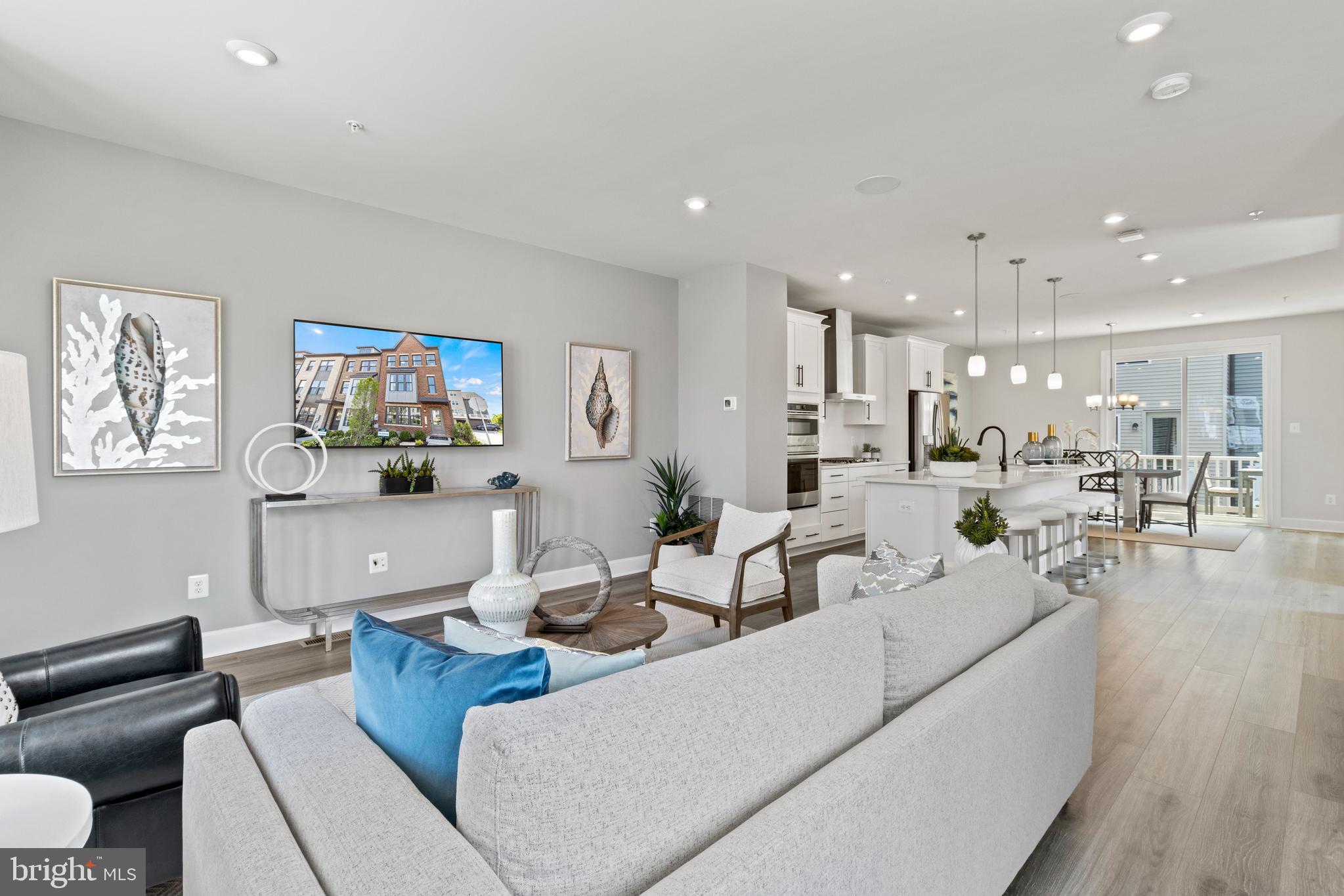 GATEWAY WEST - Residential