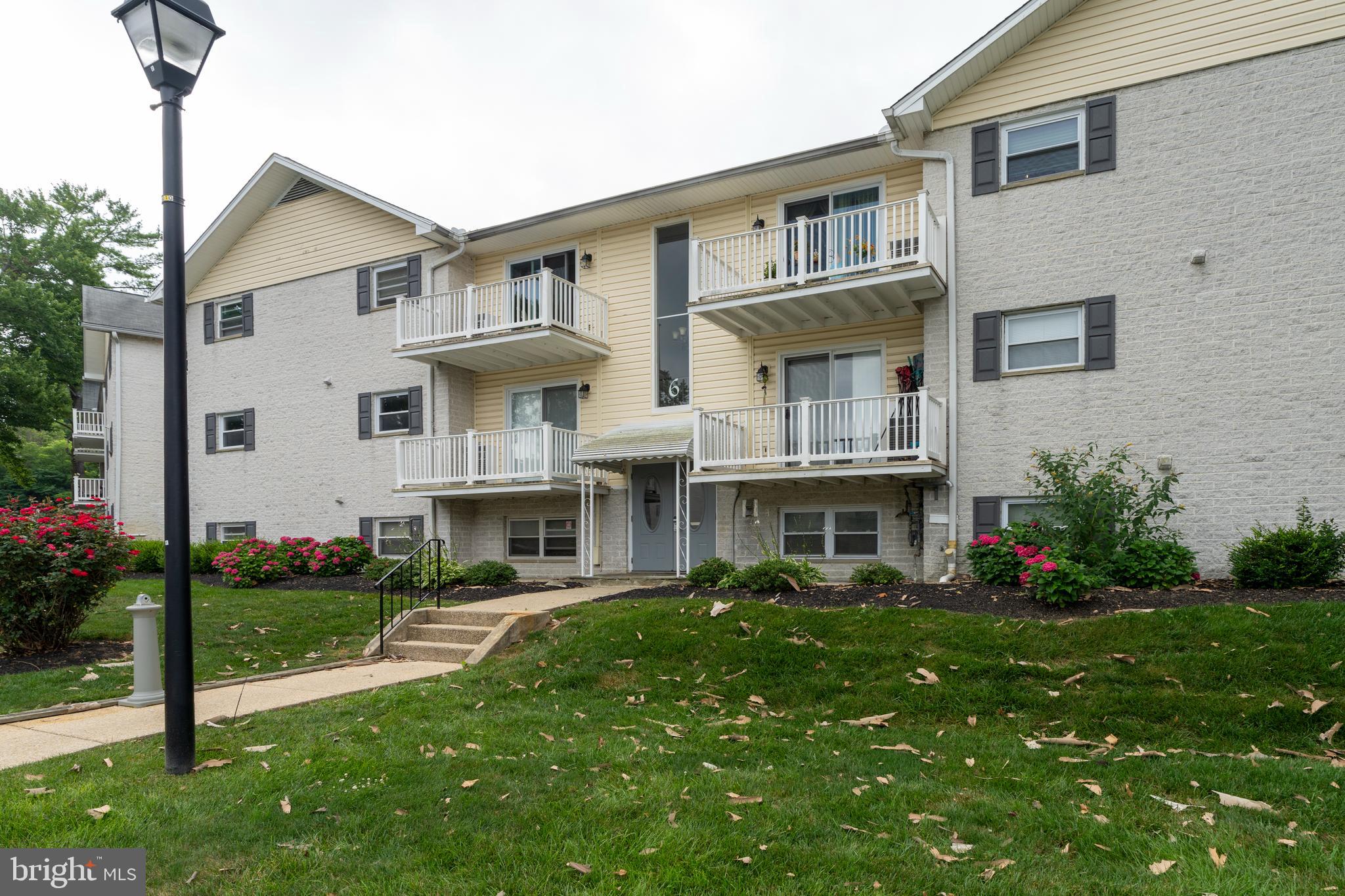 6 WARREN LODGE CT 2D
