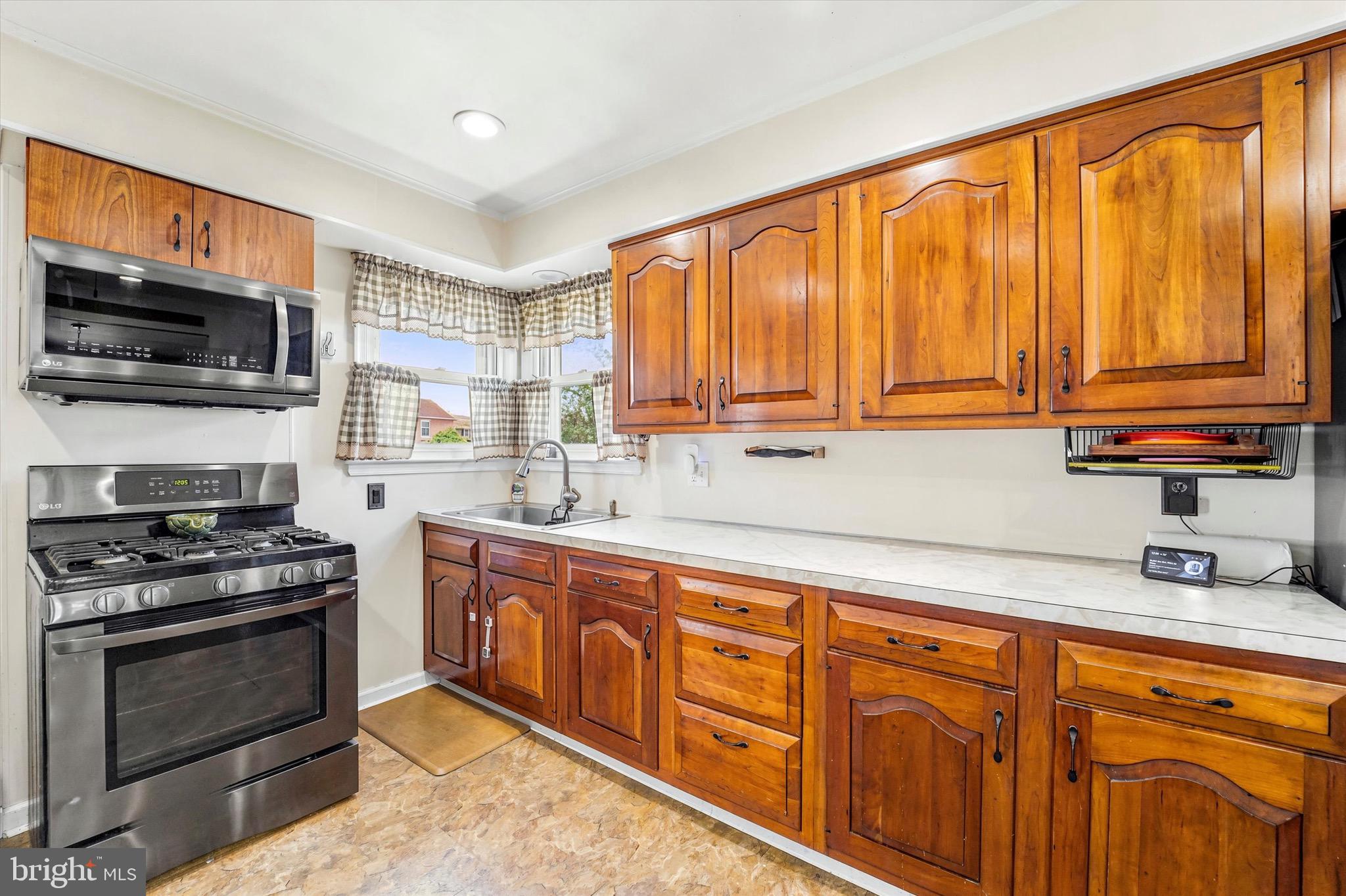 732 W 3RD AVENUE