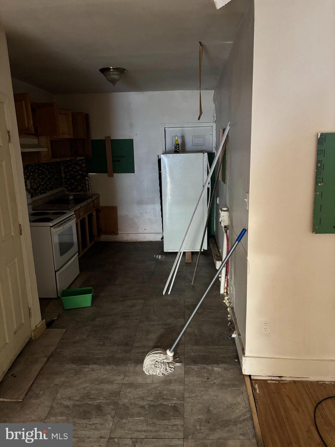 EAST KENSINGTON - Residential