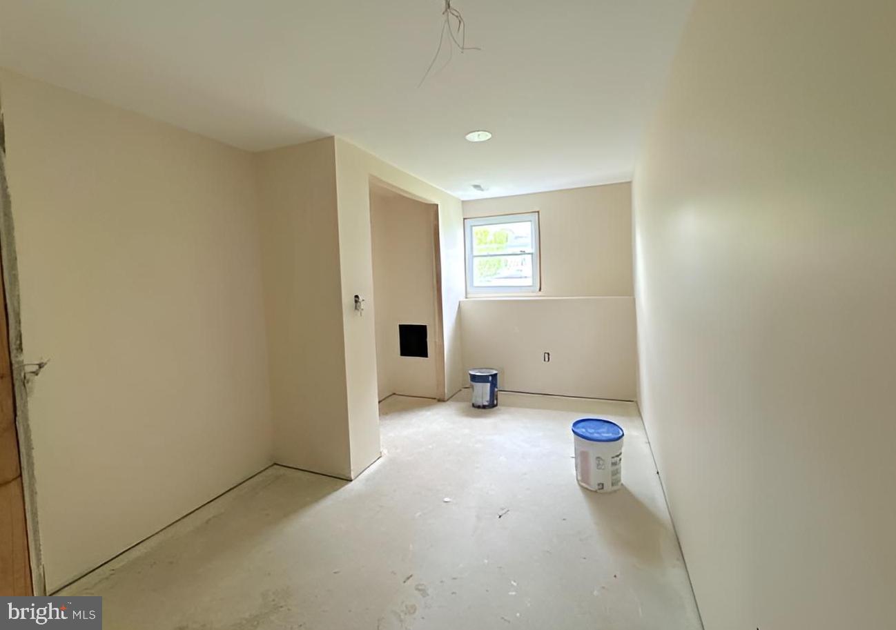 HOLLY MANOR - Residential