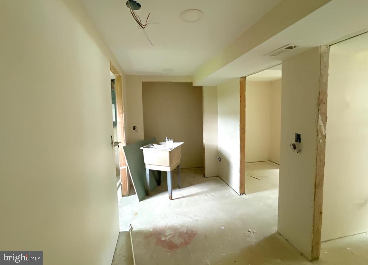 HOLLY MANOR - Residential