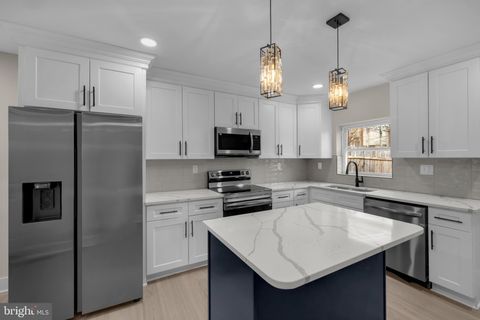 Townhouse For Sale - 2418 E Chase Street<br/> BALTIMORE, MD 21213