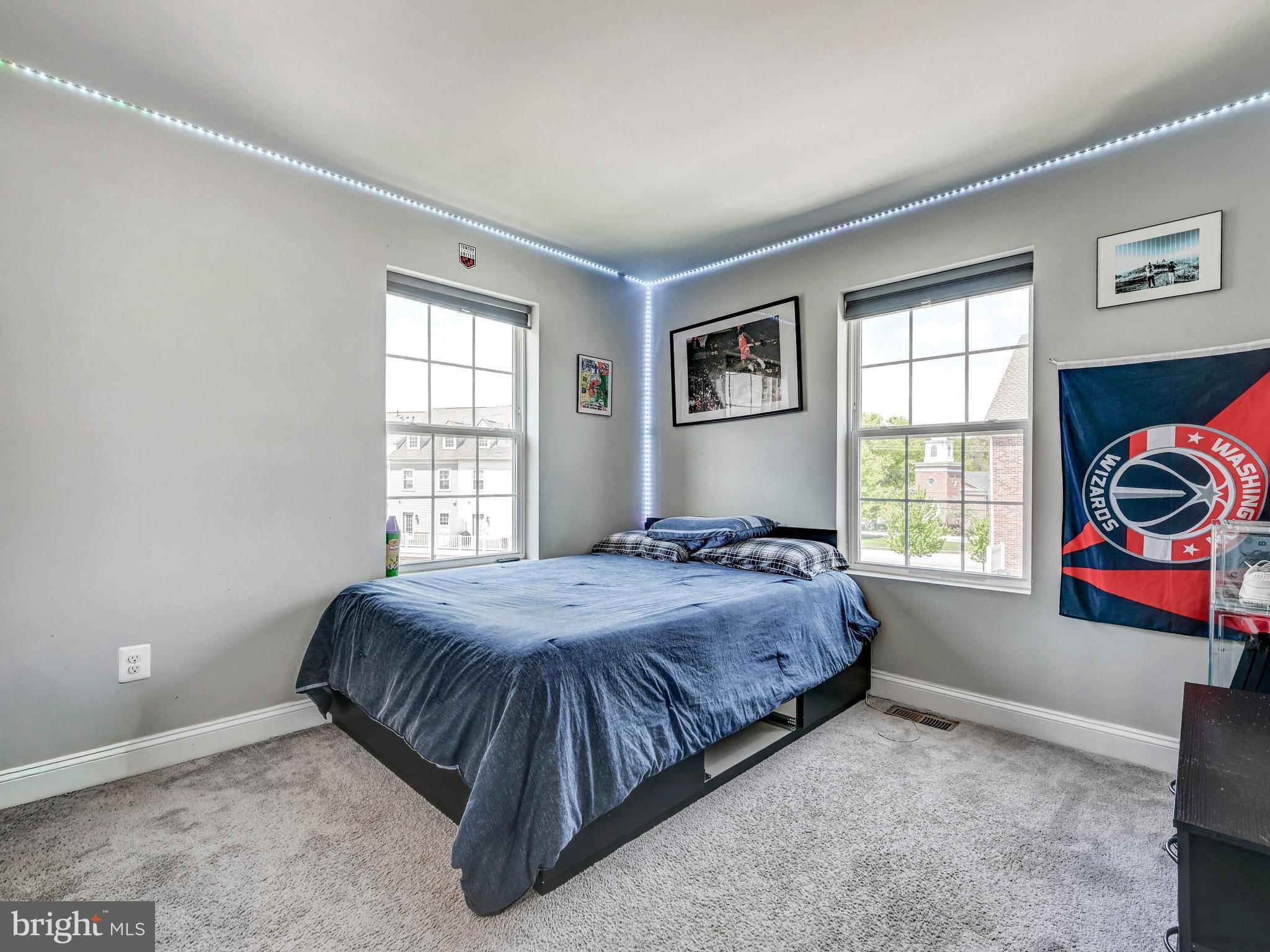 STRAWBRIDGE COMMONS - Residential