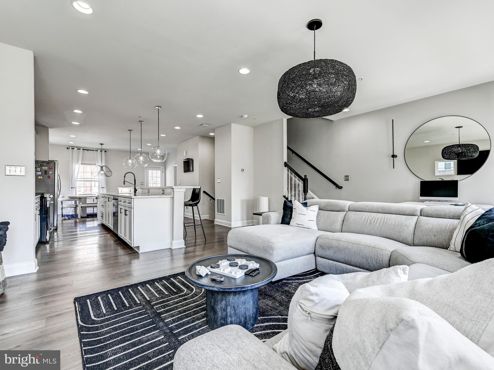 STRAWBRIDGE COMMONS - Residential