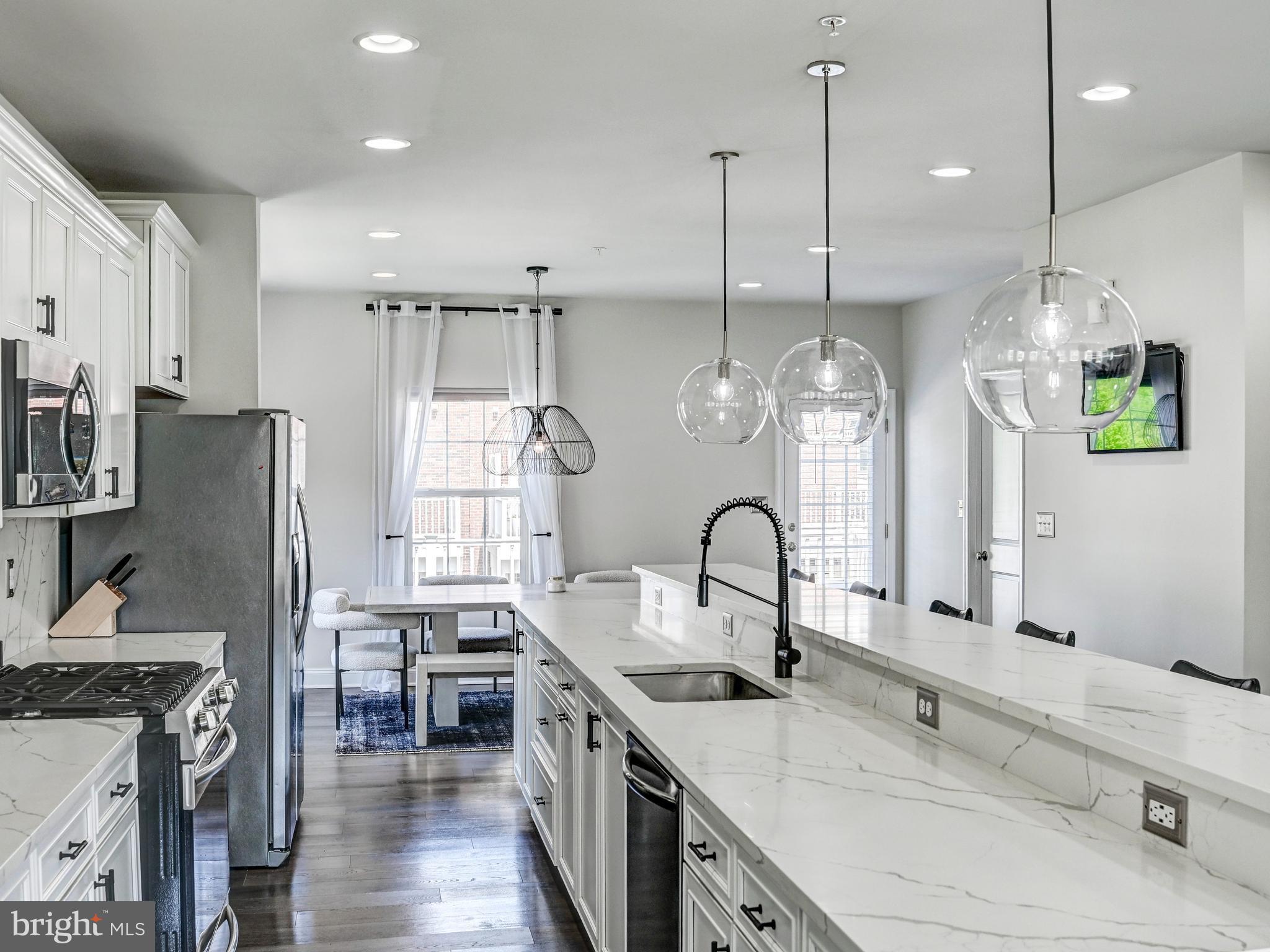 STRAWBRIDGE COMMONS - Residential