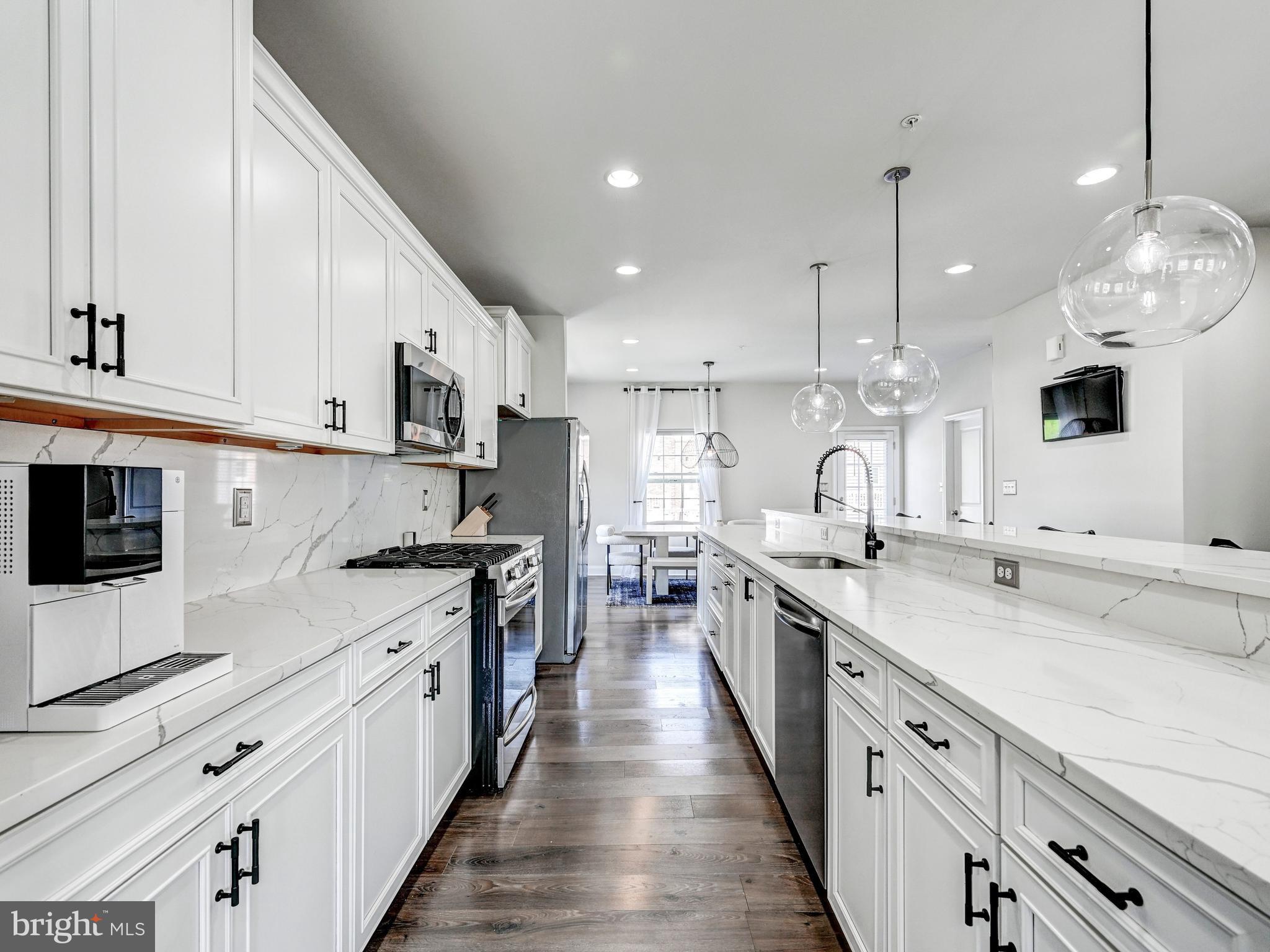 STRAWBRIDGE COMMONS - Residential