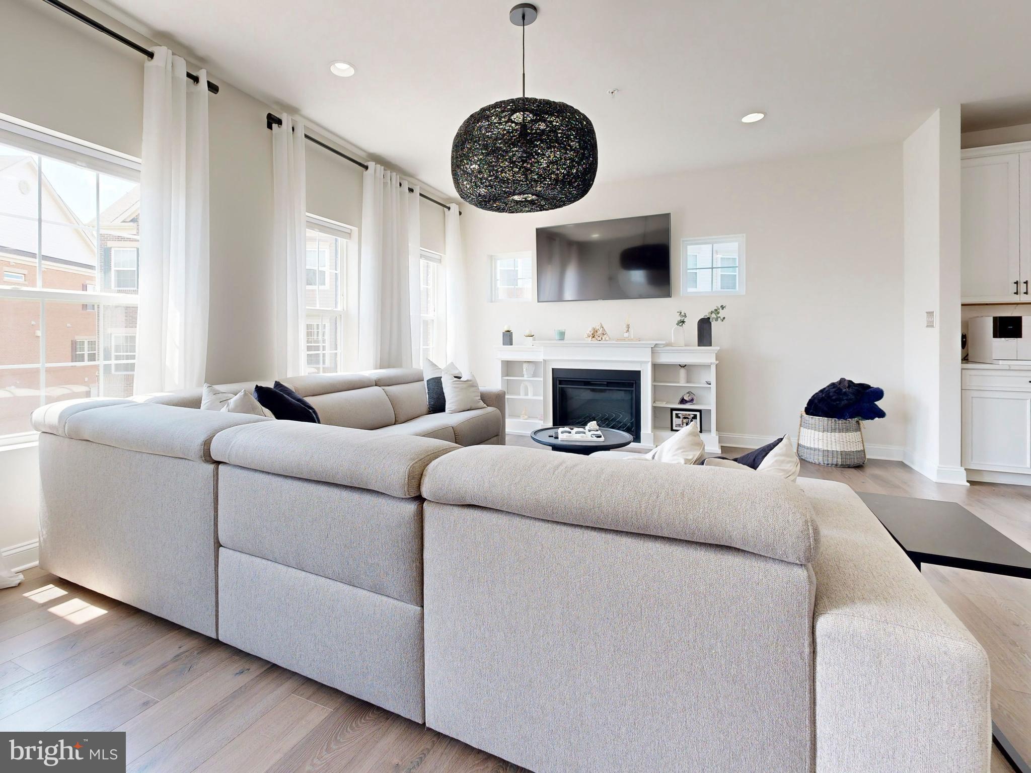 STRAWBRIDGE COMMONS - Residential