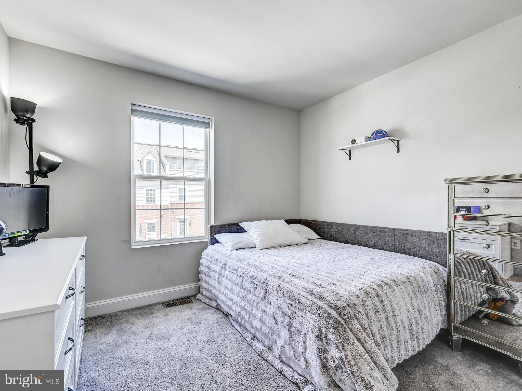 STRAWBRIDGE COMMONS - Residential