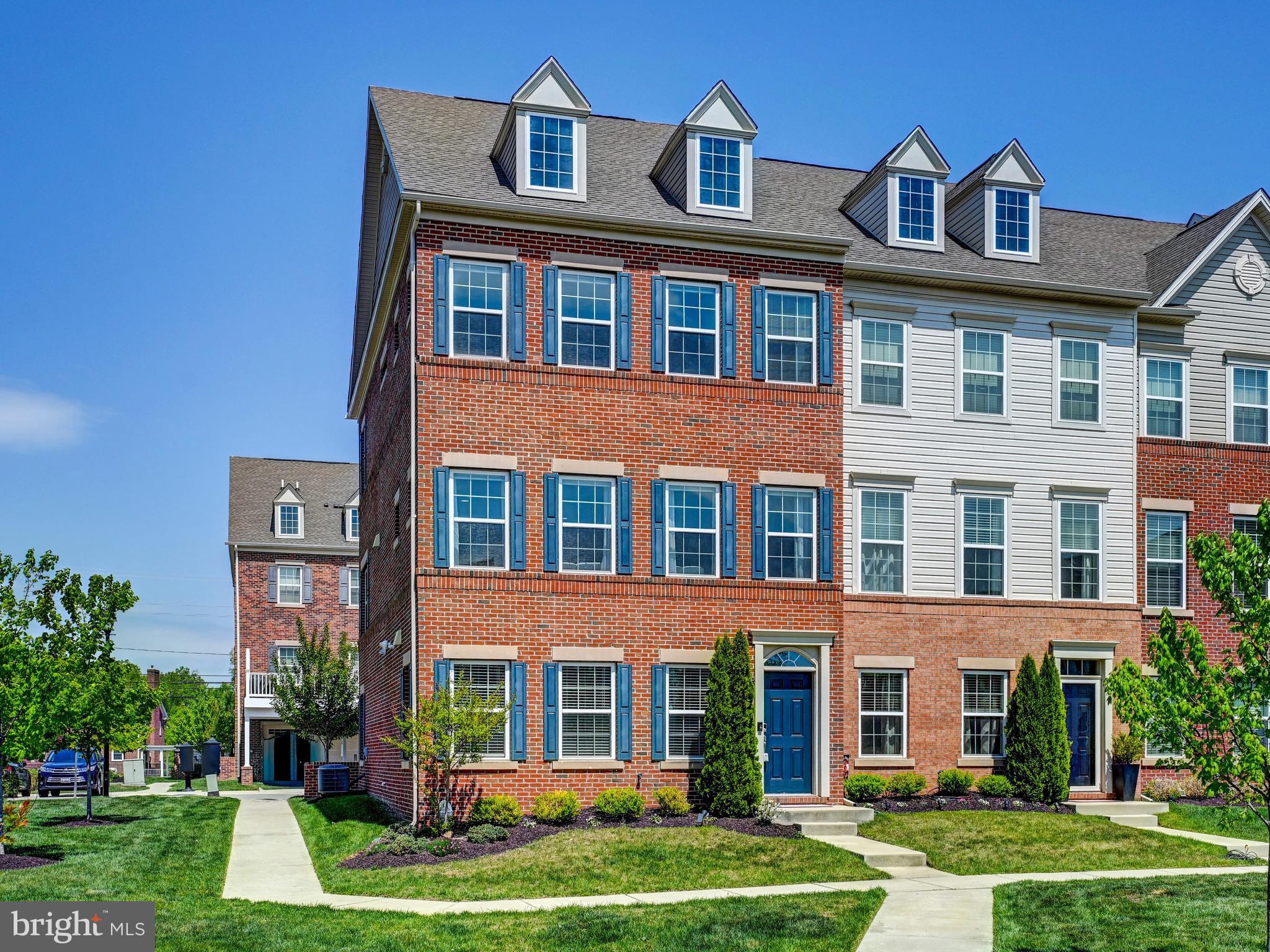 STRAWBRIDGE COMMONS - Residential