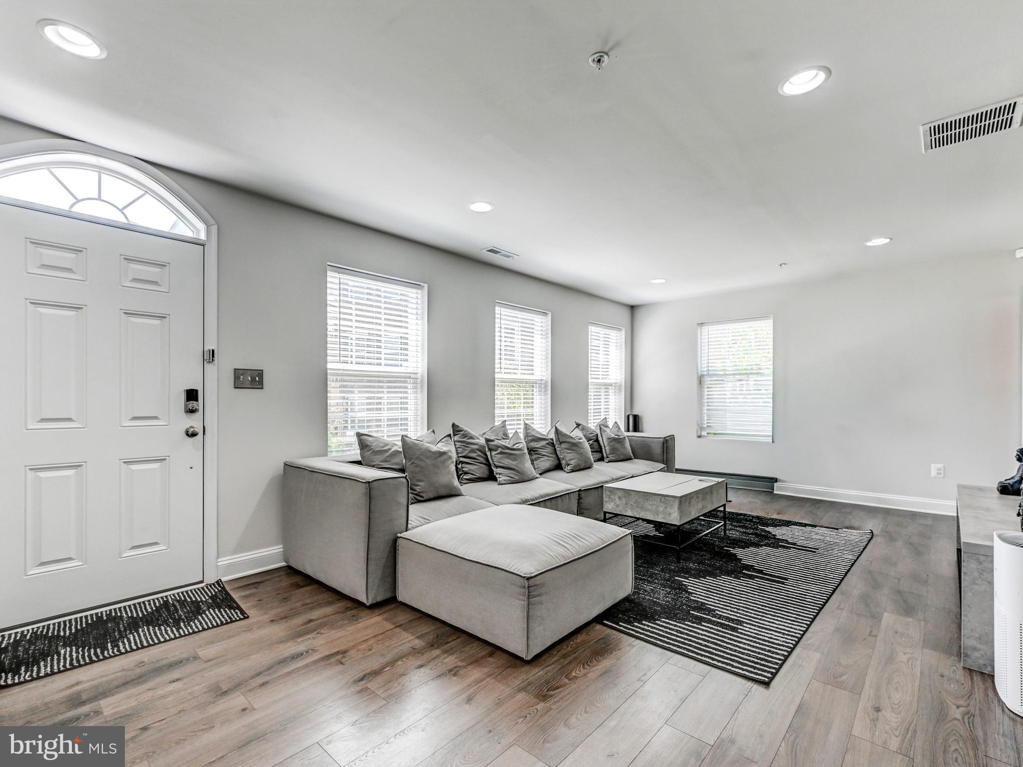 STRAWBRIDGE COMMONS - Residential