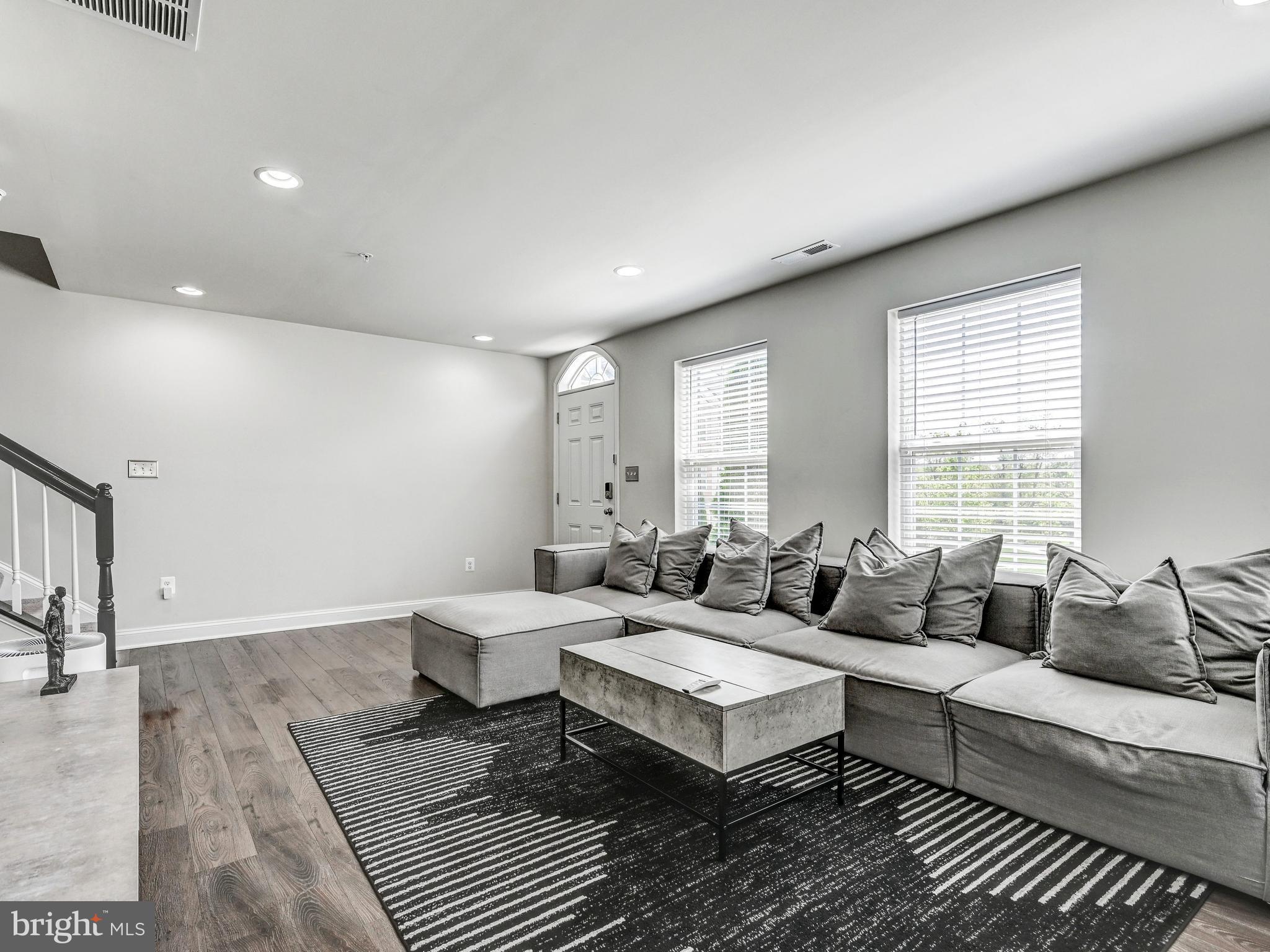 STRAWBRIDGE COMMONS - Residential