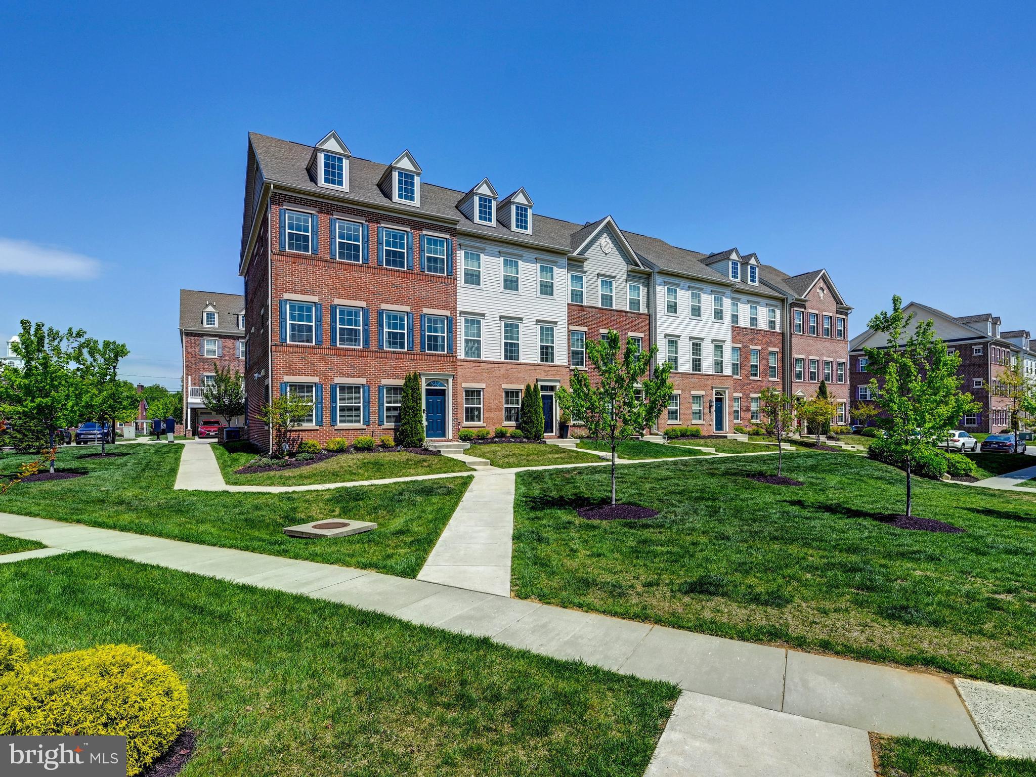 STRAWBRIDGE COMMONS - Residential