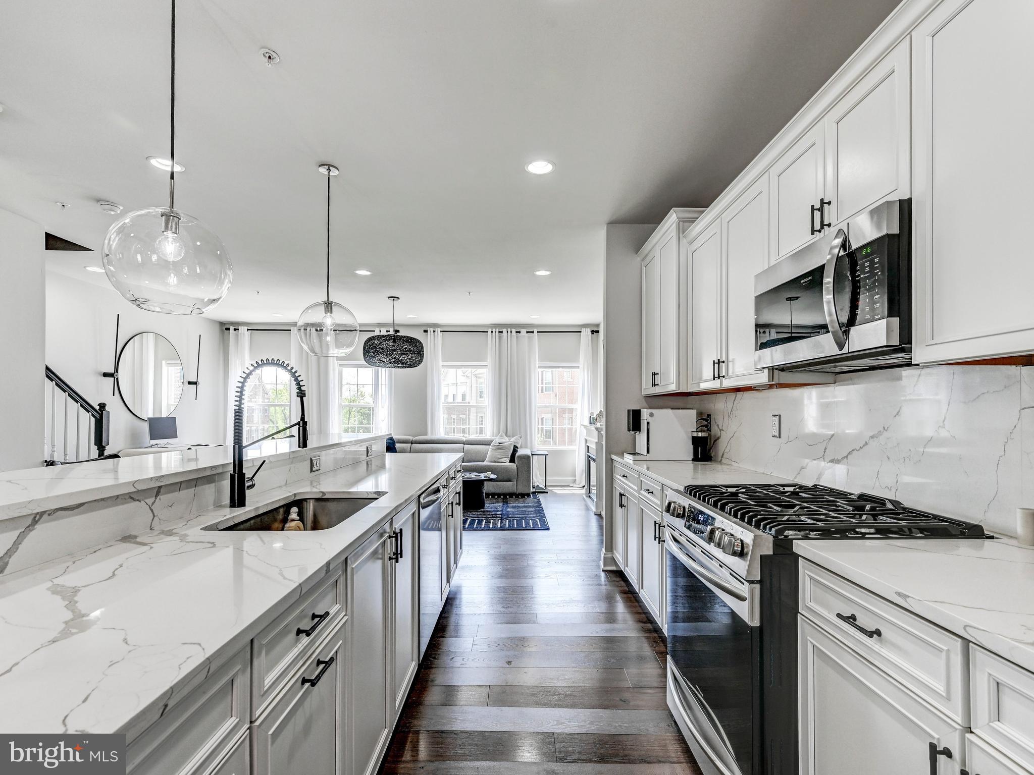 STRAWBRIDGE COMMONS - Residential