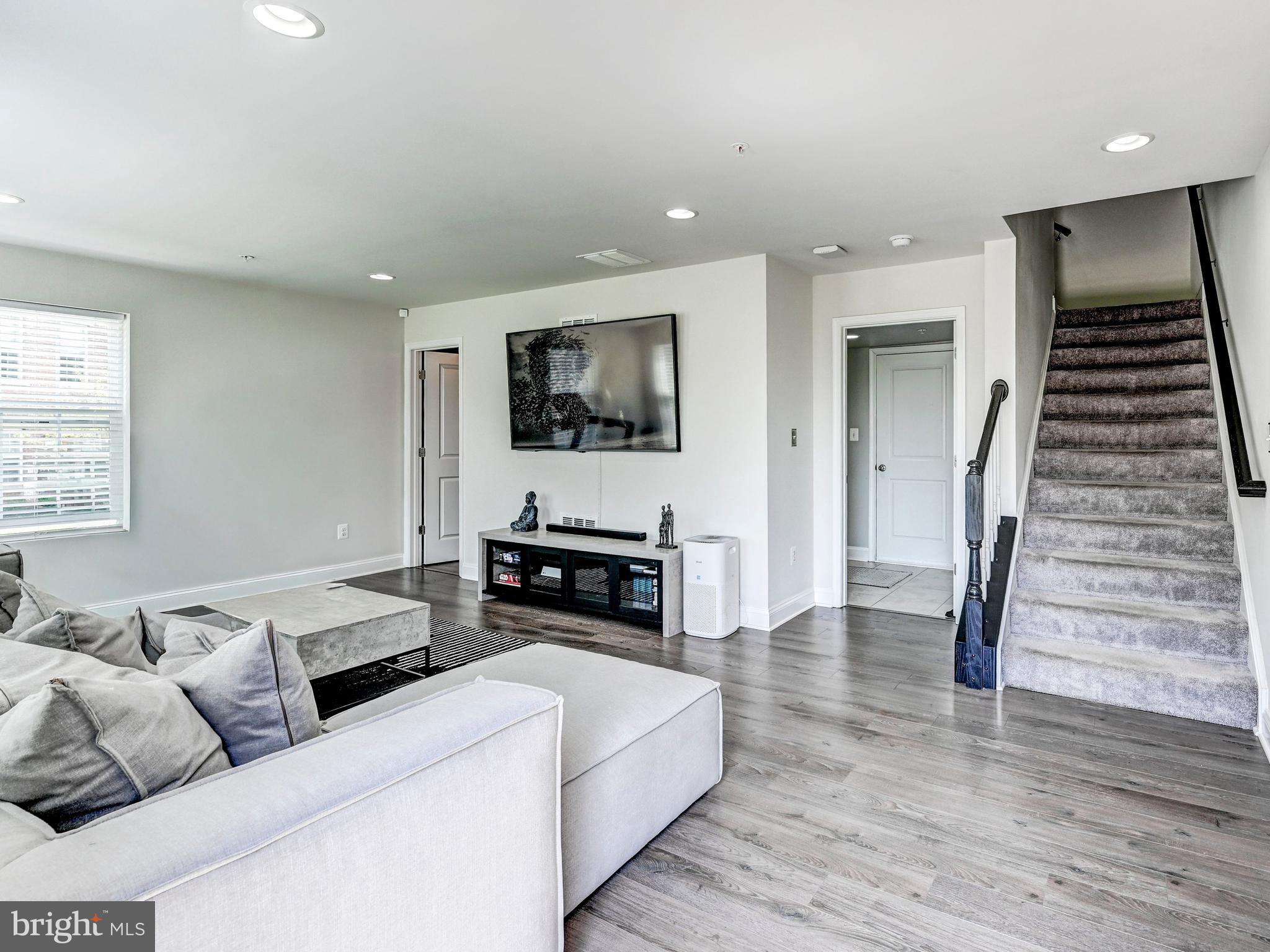 STRAWBRIDGE COMMONS - Residential