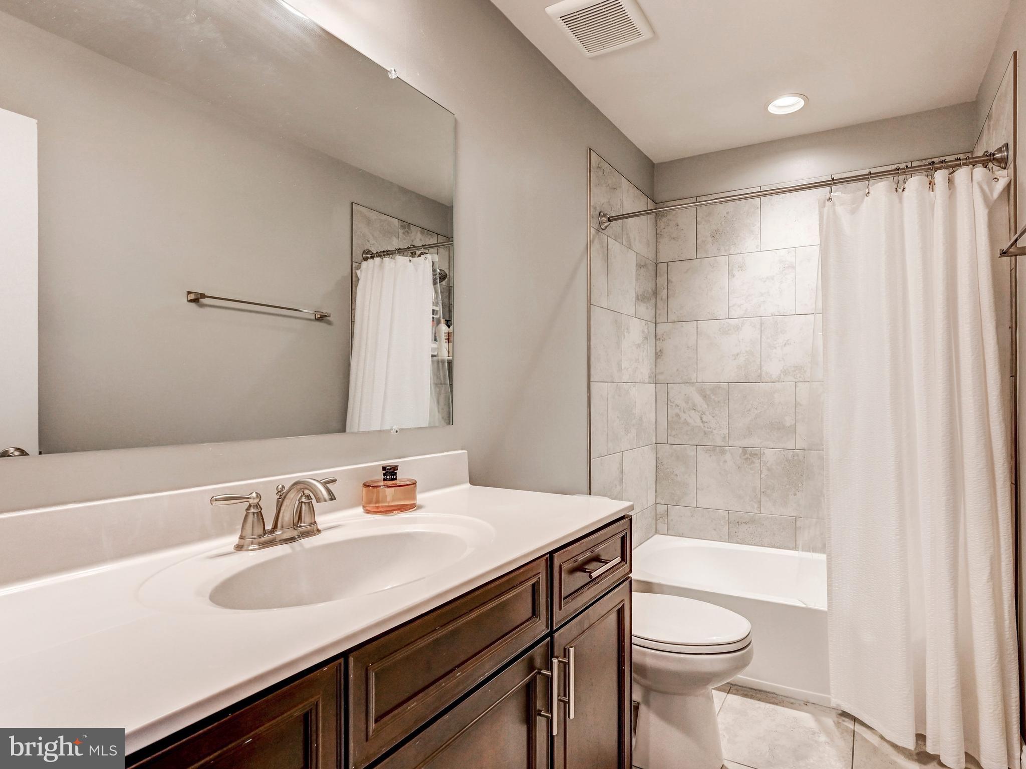 STRAWBRIDGE COMMONS - Residential