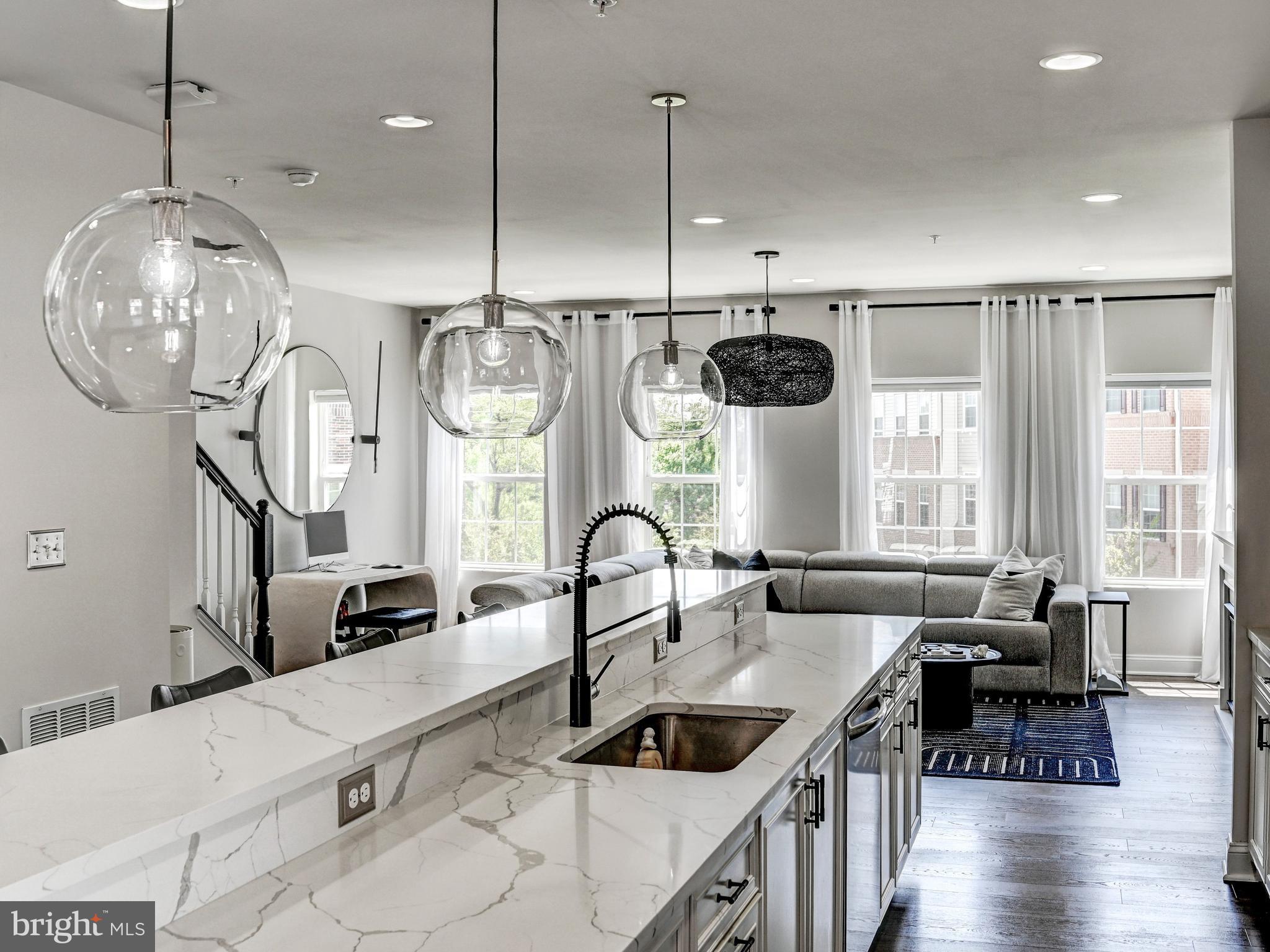 STRAWBRIDGE COMMONS - Residential