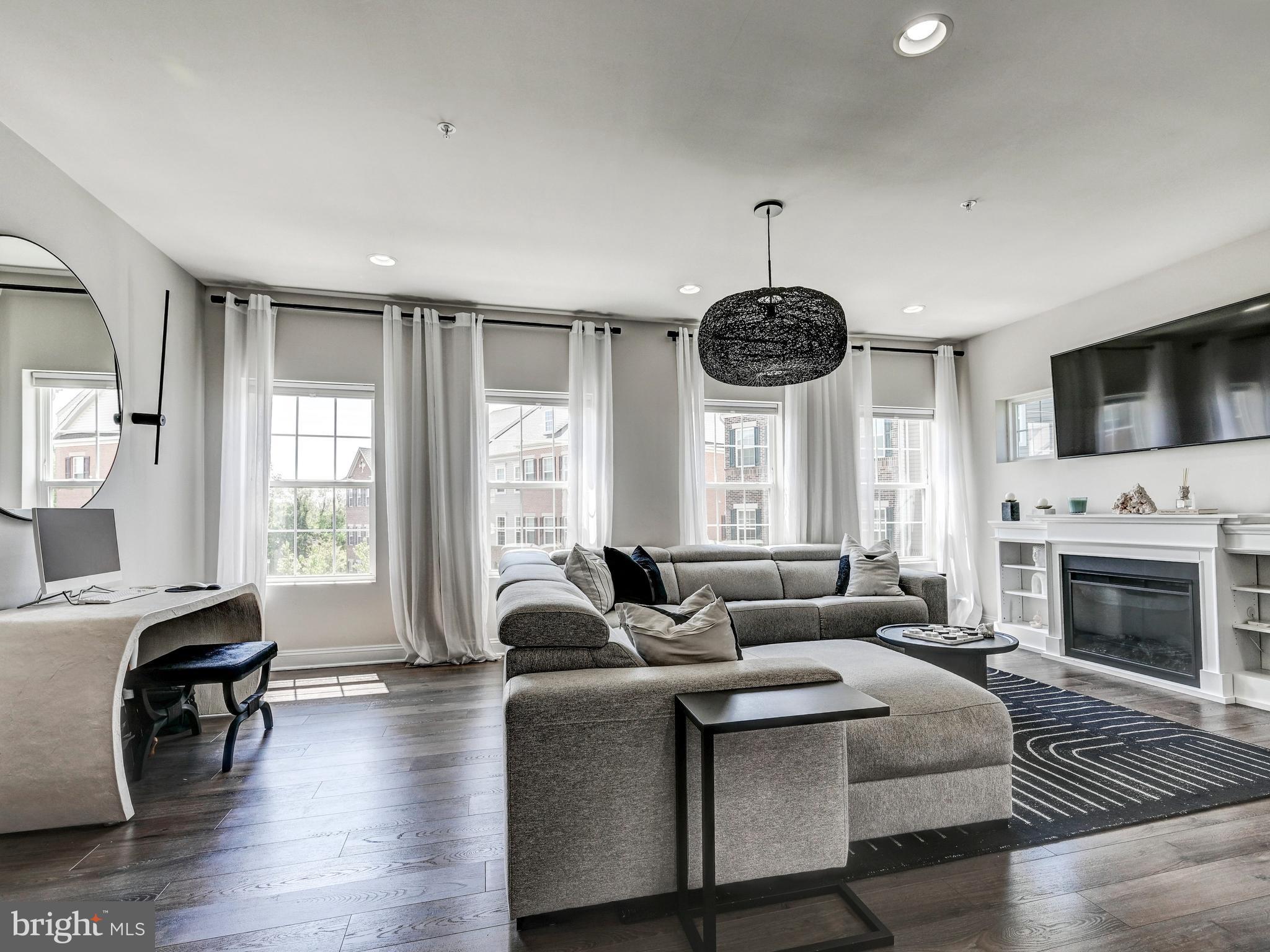 STRAWBRIDGE COMMONS - Residential