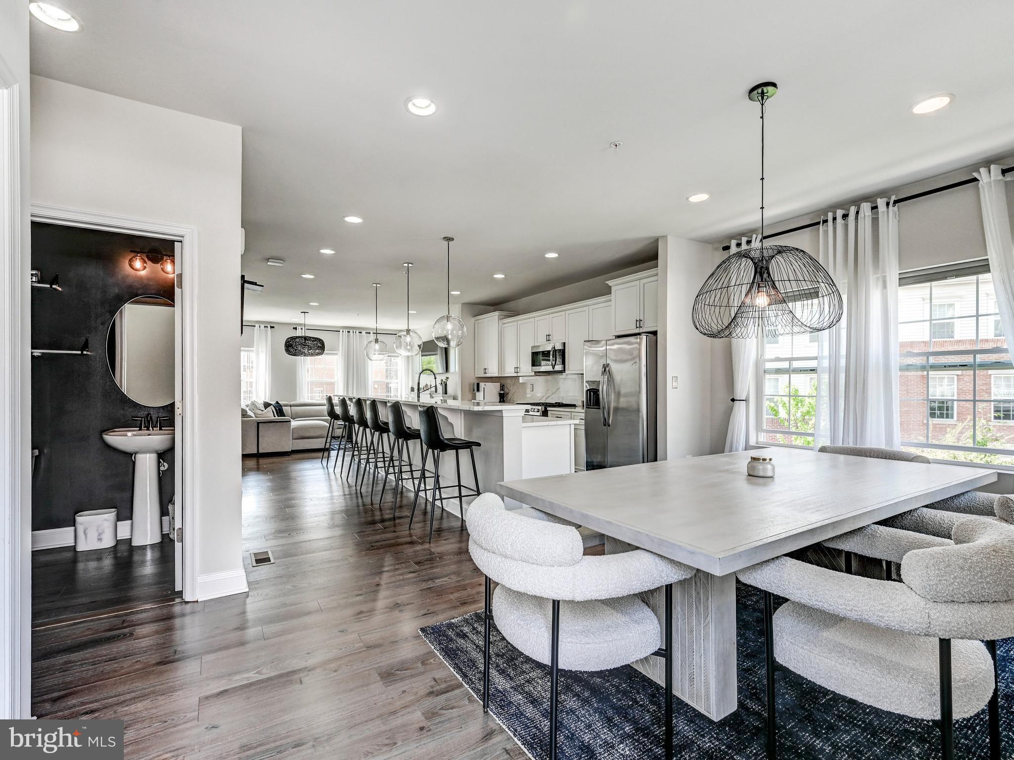 STRAWBRIDGE COMMONS - Residential