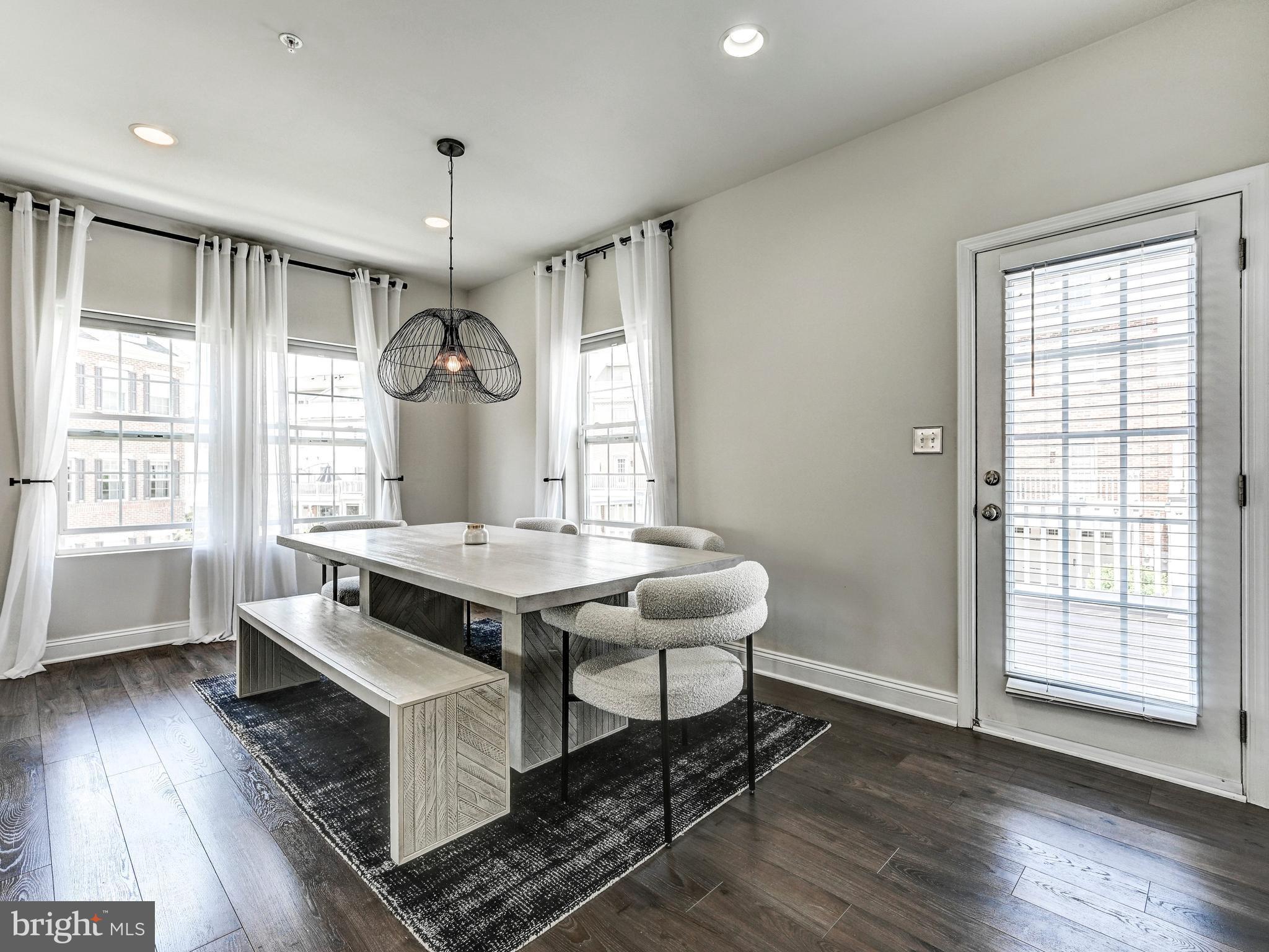 STRAWBRIDGE COMMONS - Residential