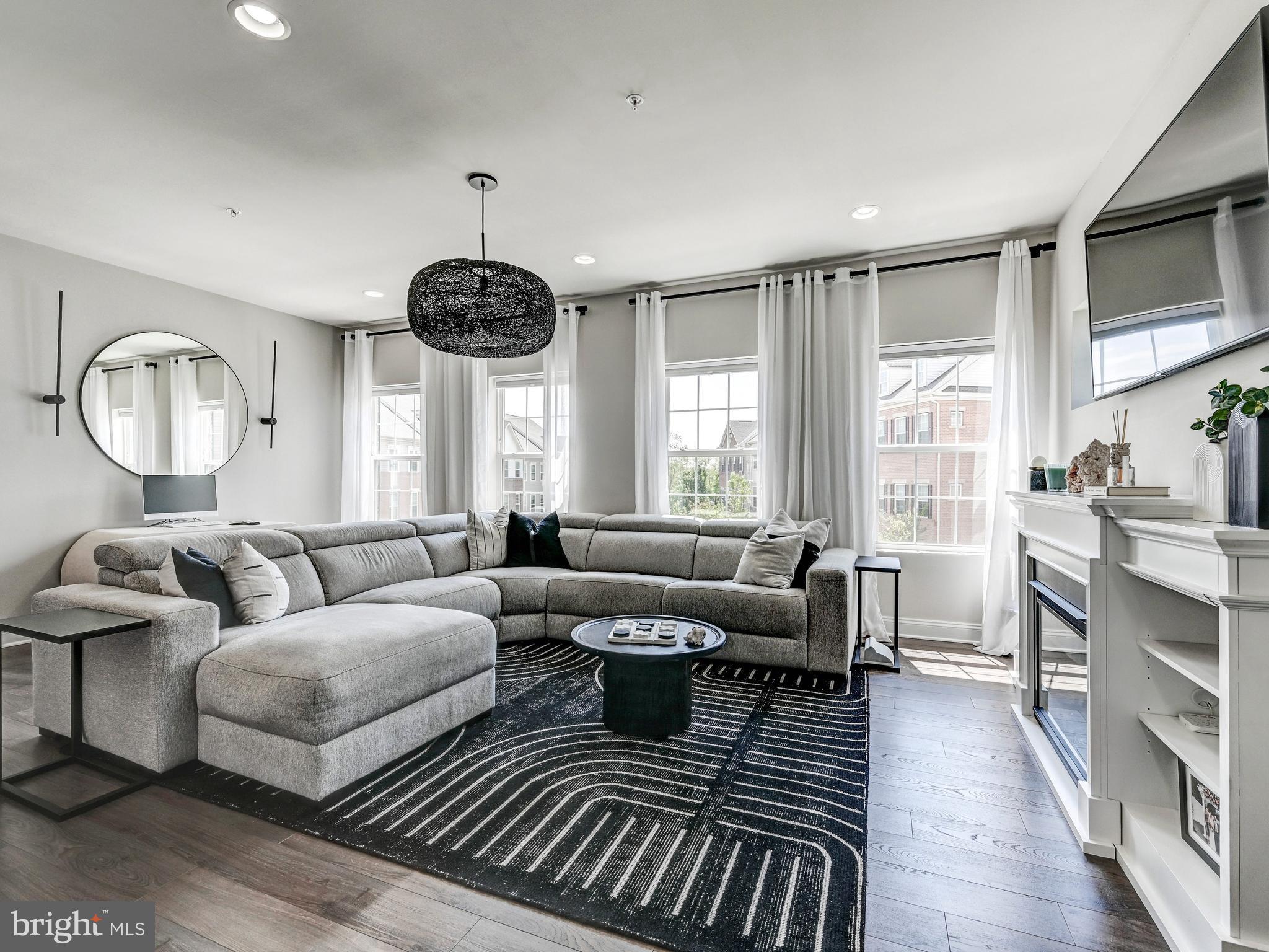 STRAWBRIDGE COMMONS - Residential