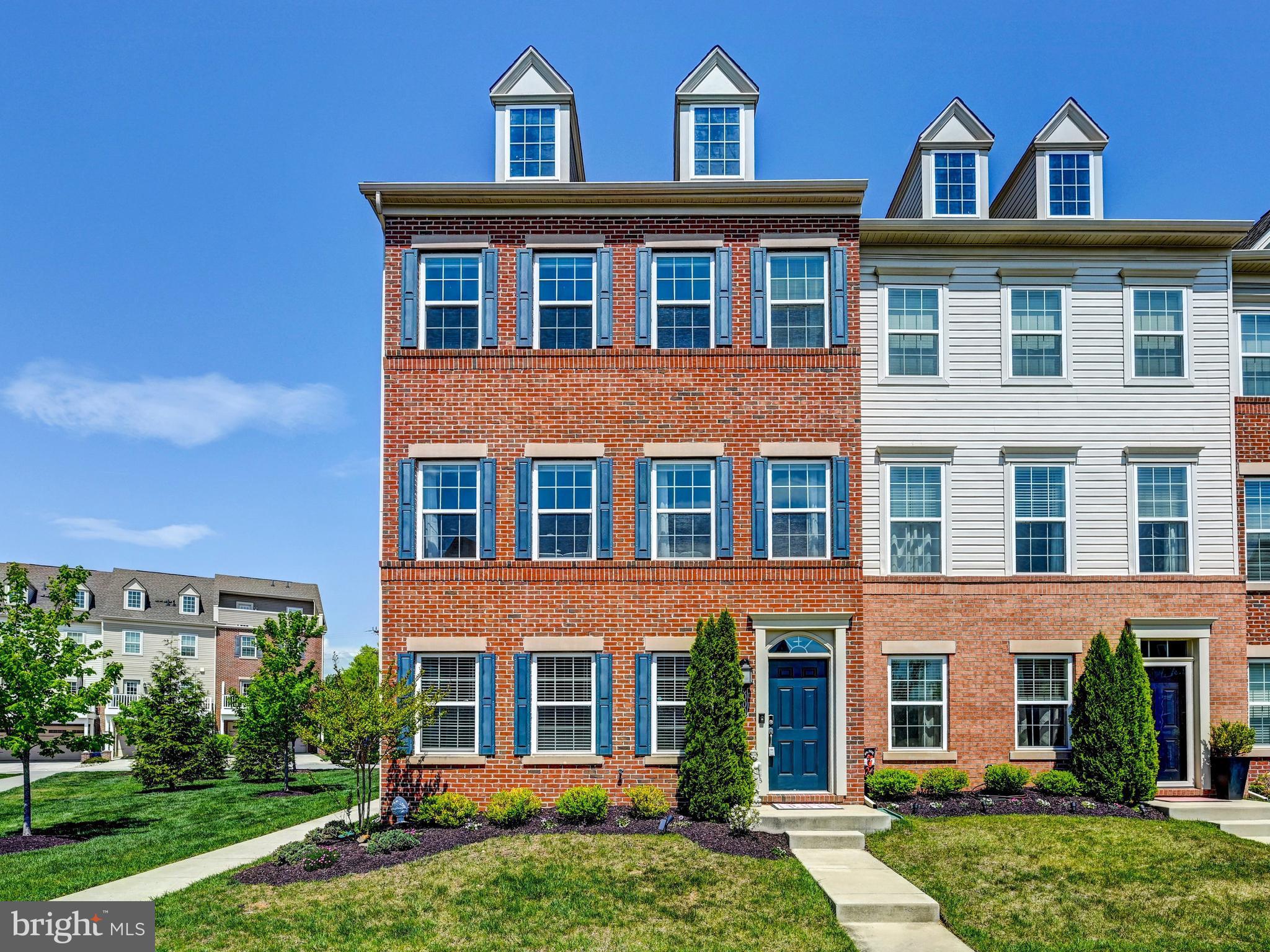 STRAWBRIDGE COMMONS - Residential