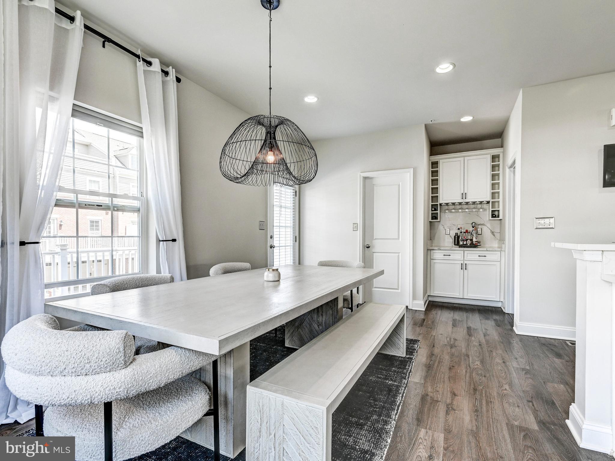 STRAWBRIDGE COMMONS - Residential