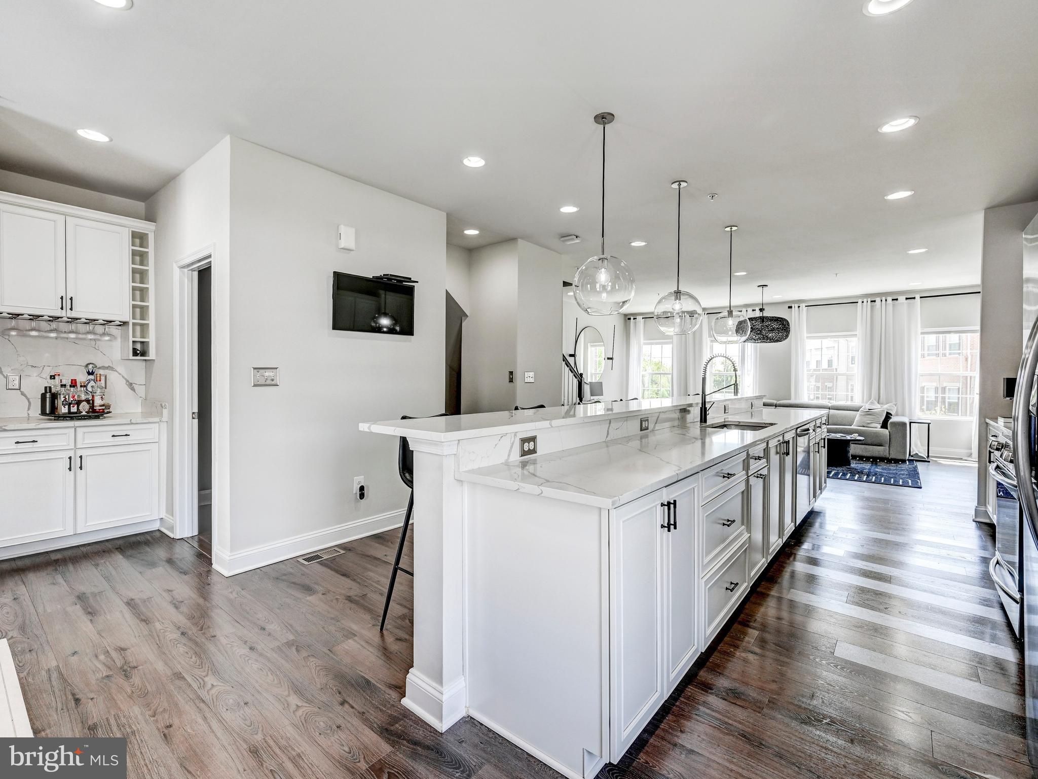 STRAWBRIDGE COMMONS - Residential