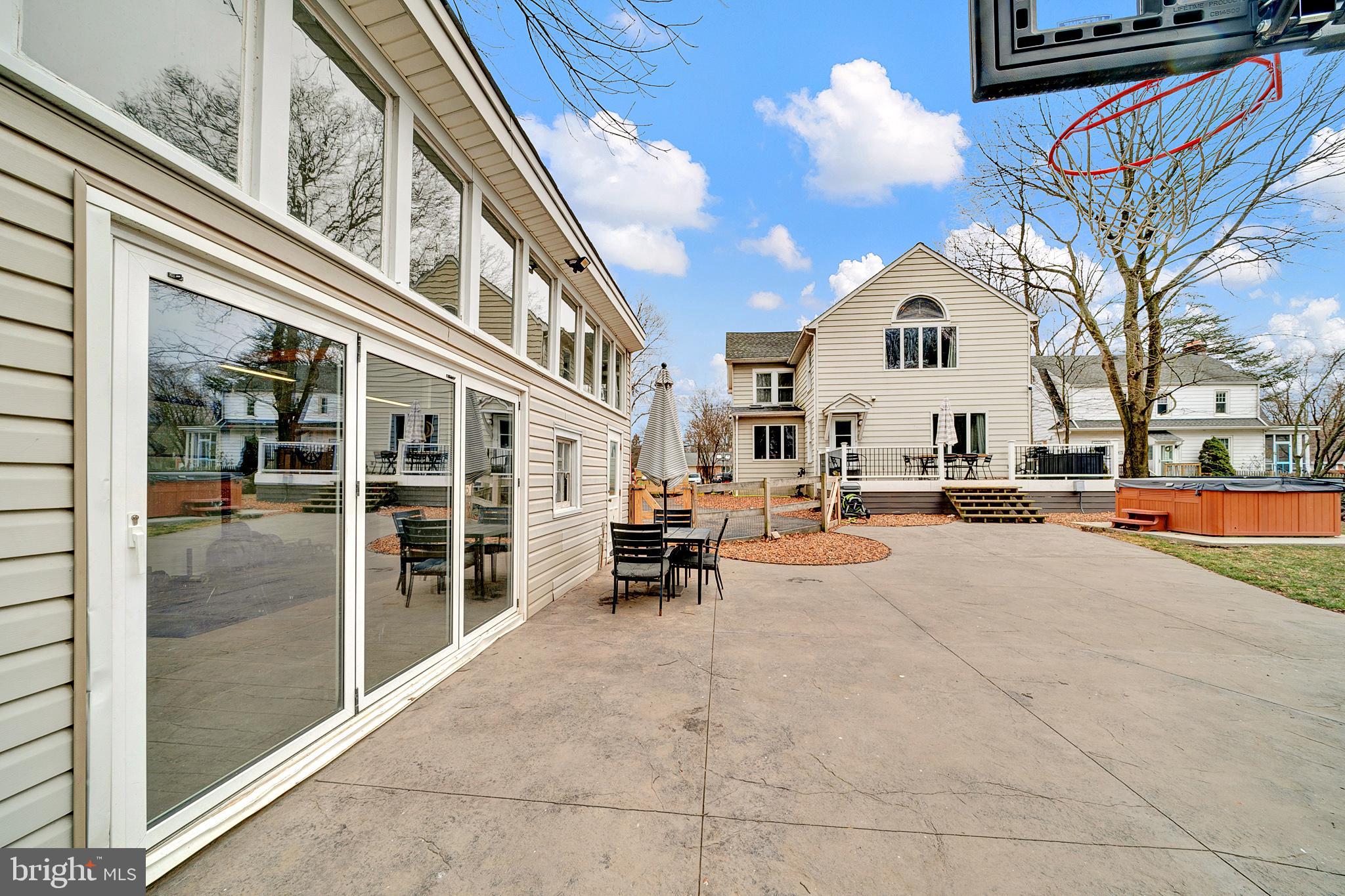 1433 LAWRENCE