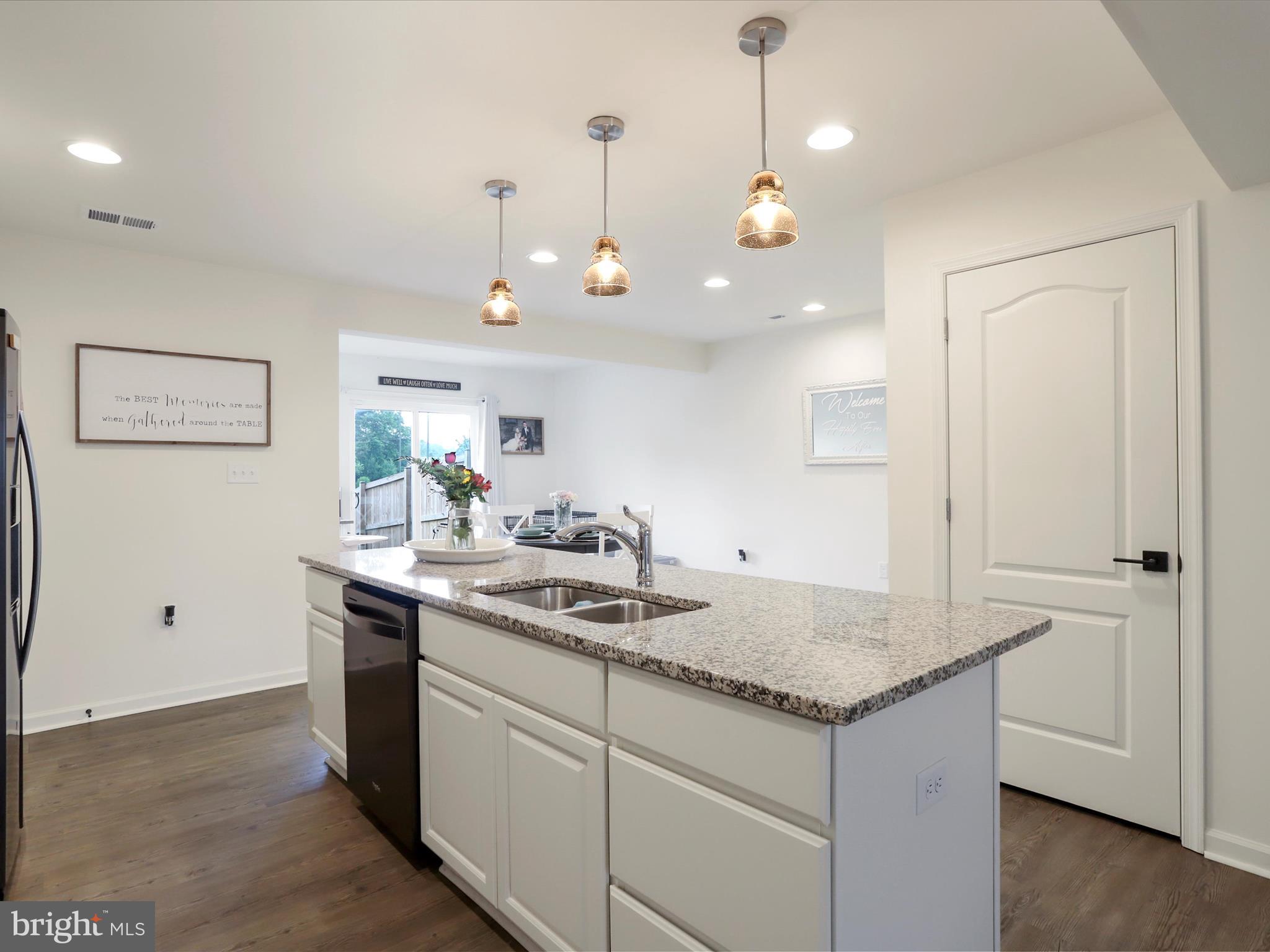 ARCHERS ROCK - Residential